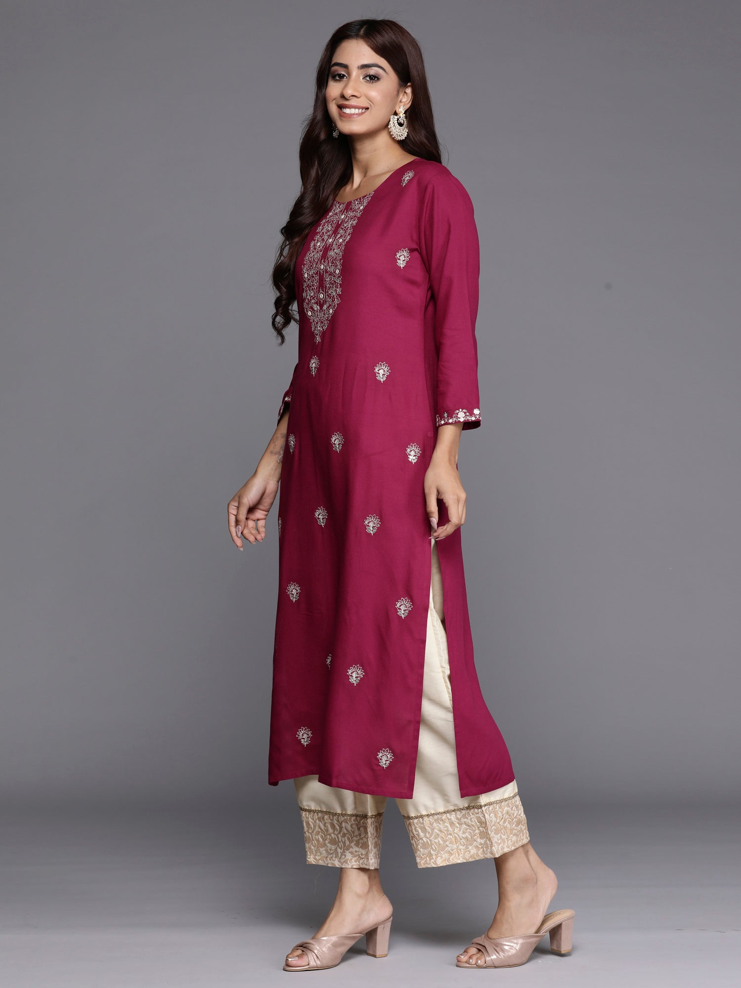 Women's Burgundy Viscose Rayon Kurta - Taantav