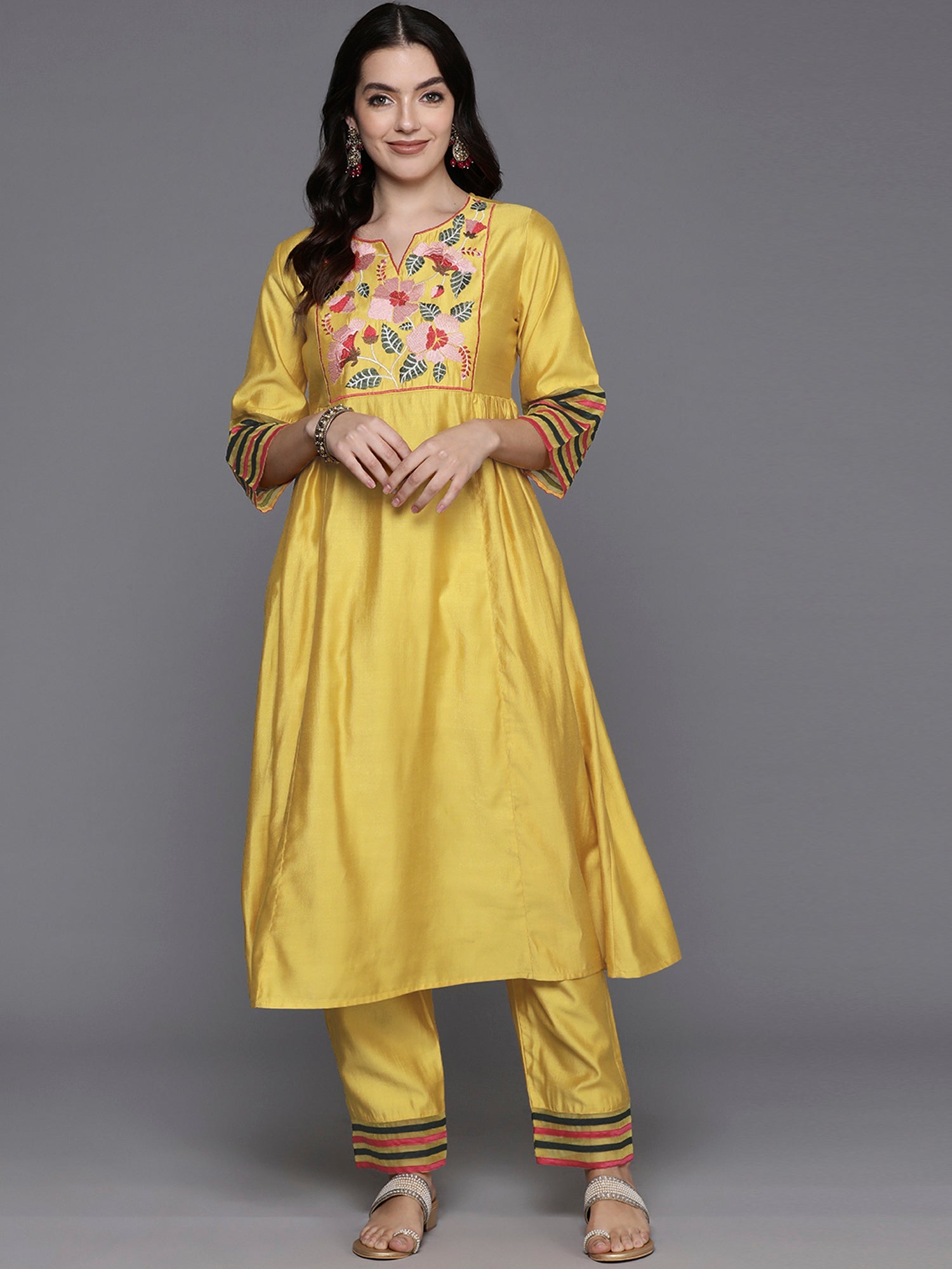 Women's Yellow Silk Blend Kurta Set - Taantav