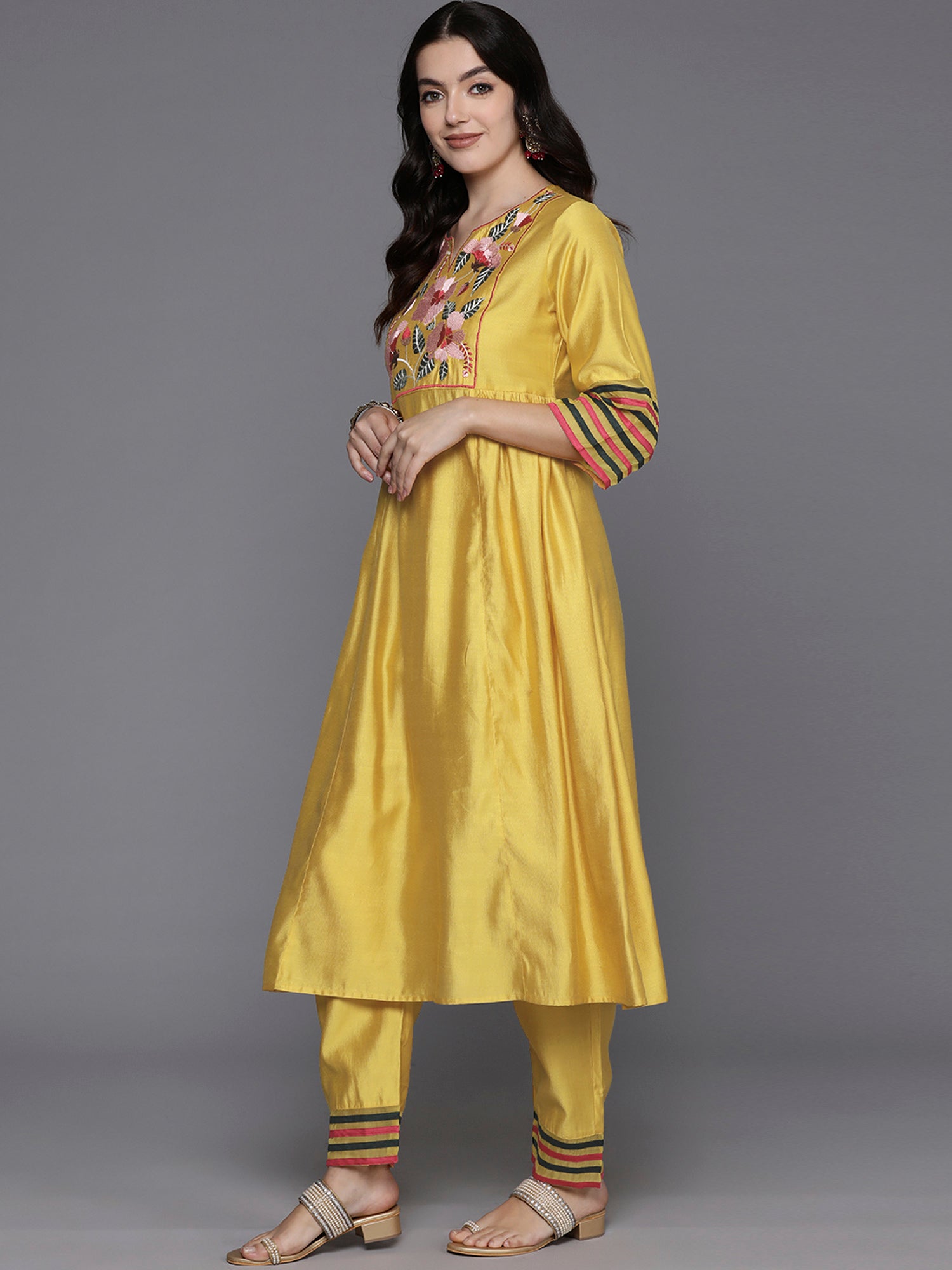 Women's Yellow Silk Blend Kurta Set - Taantav