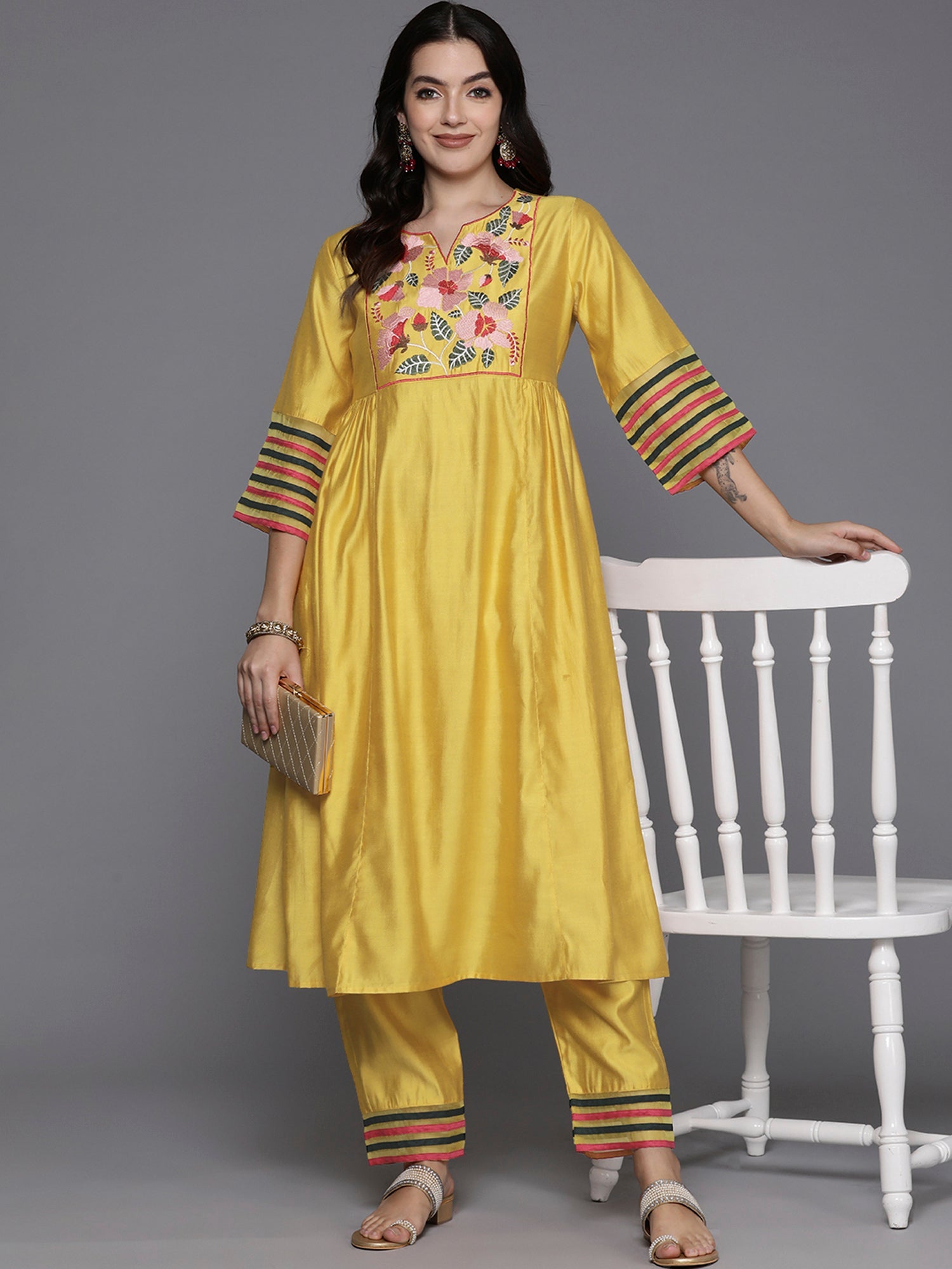 Women's Yellow Silk Blend Kurta Set - Taantav