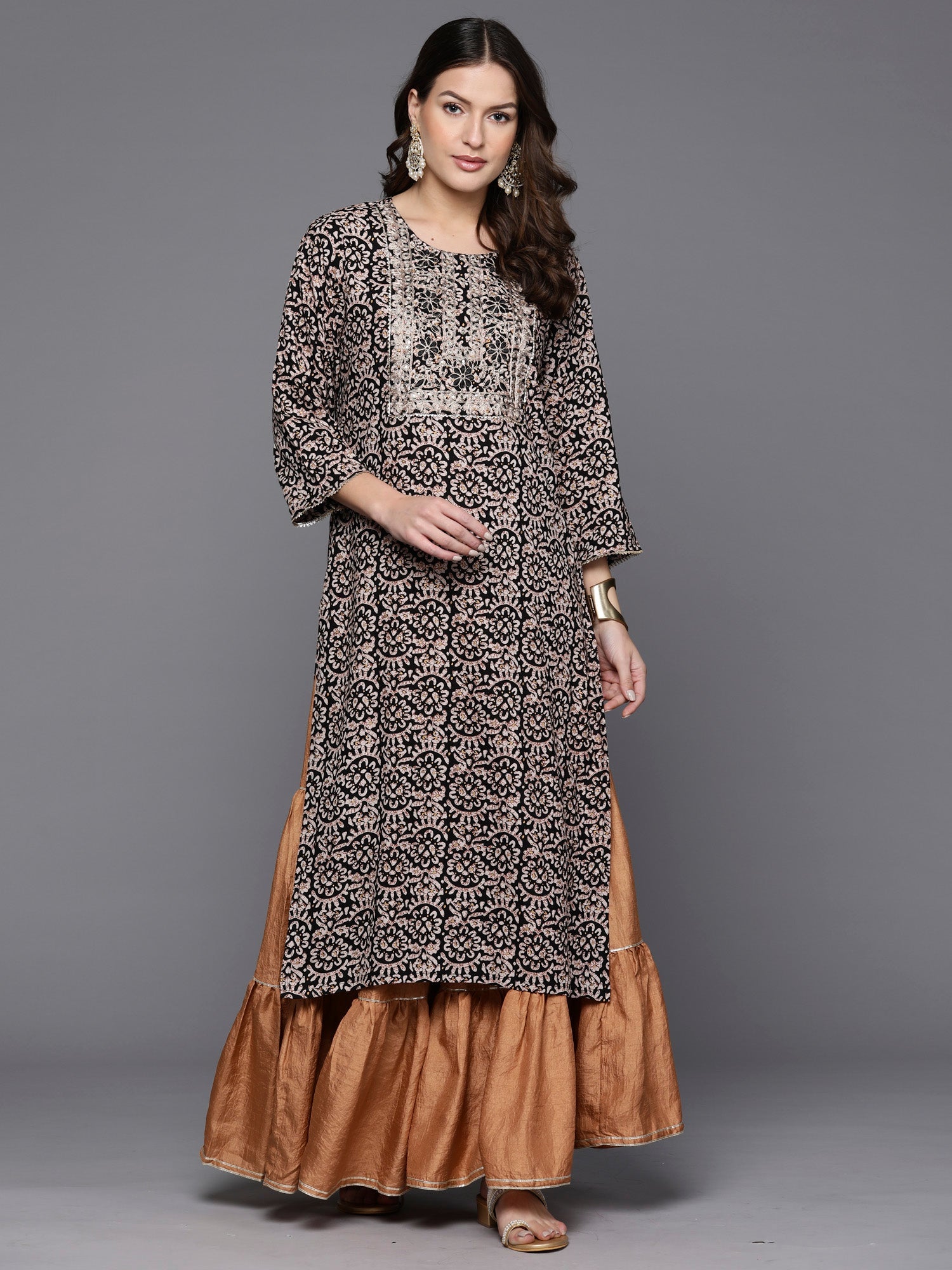 Women's Black Viscose Rayon Kurta - Taantav