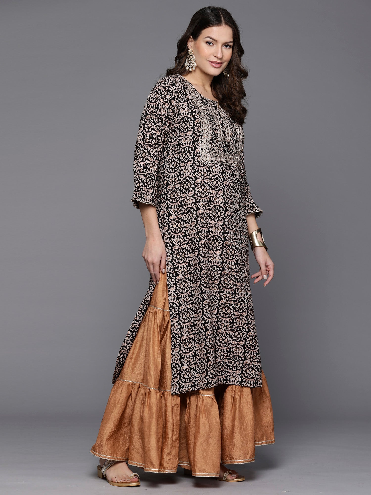 Women's Black Viscose Rayon Kurta - Taantav