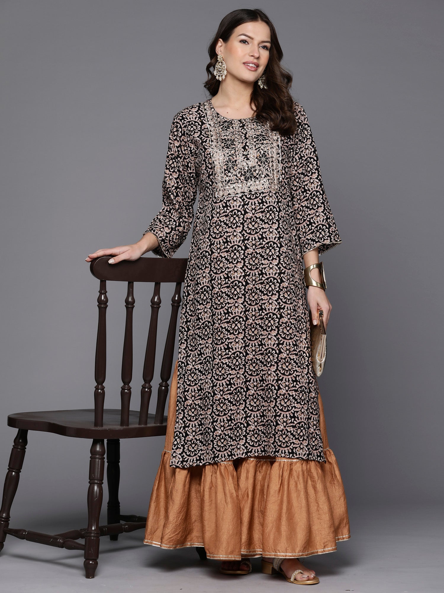 Women's Black Viscose Rayon Kurta - Taantav