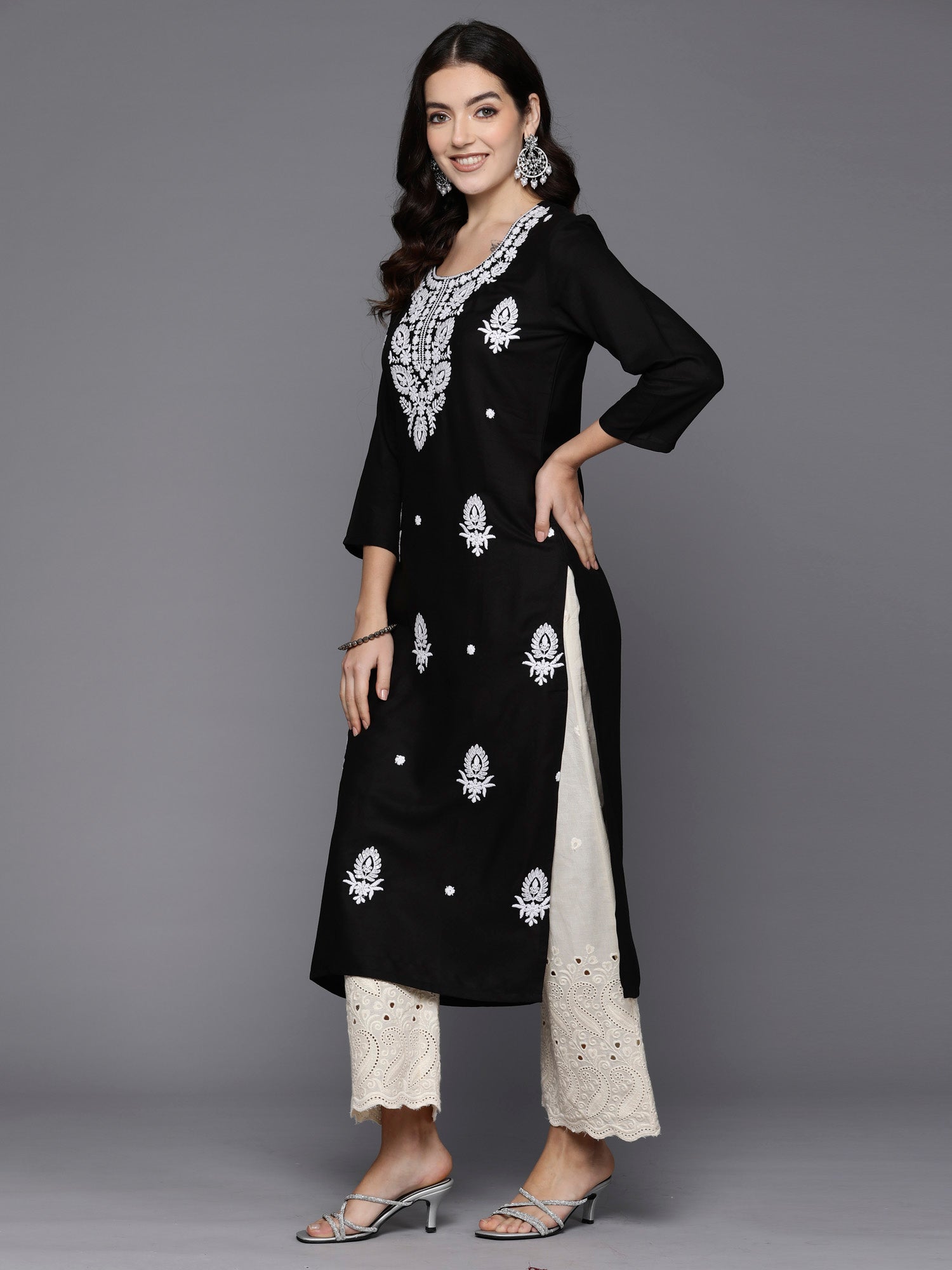 Women's Black Viscose Rayon Kurta - Taantav