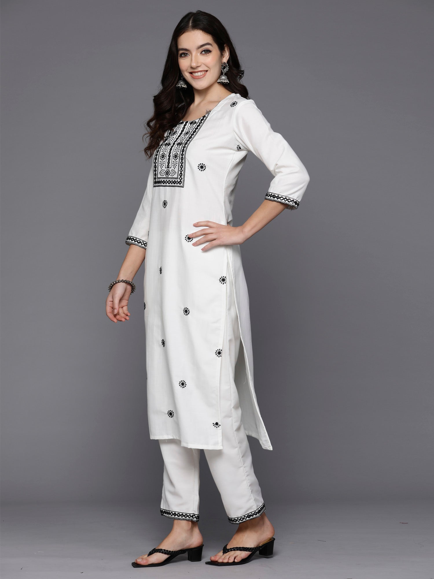 Women's White Silk Blend Kurta Set - Taantav