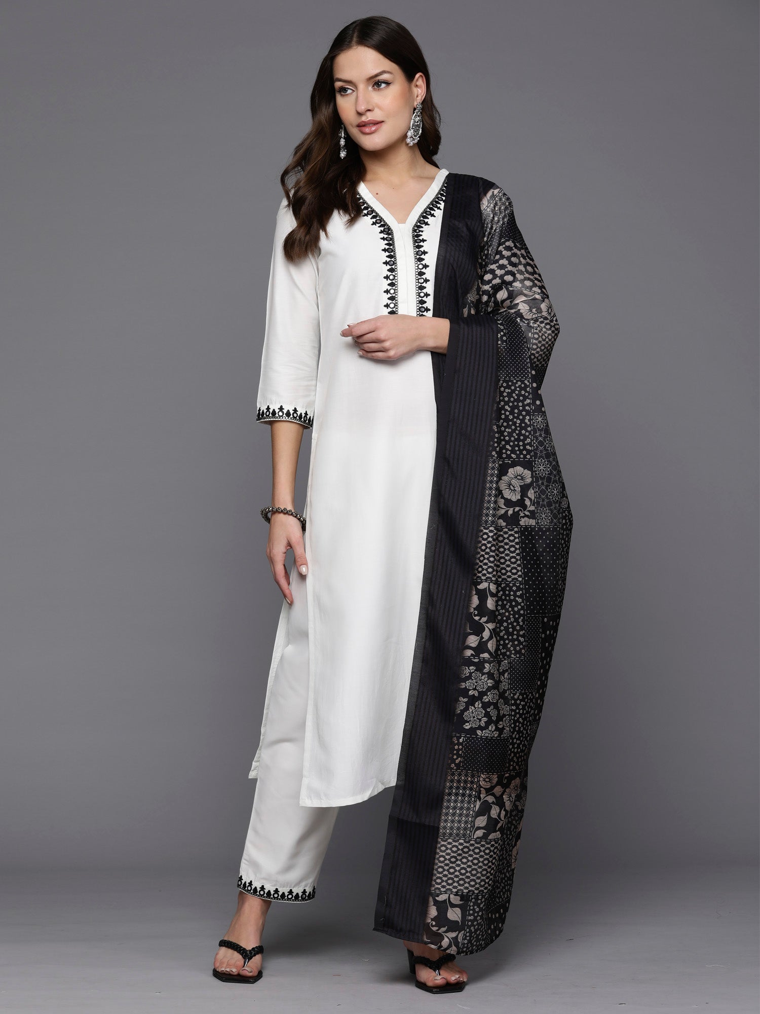 Women's White Silk Blend Kurta Set - Taantav