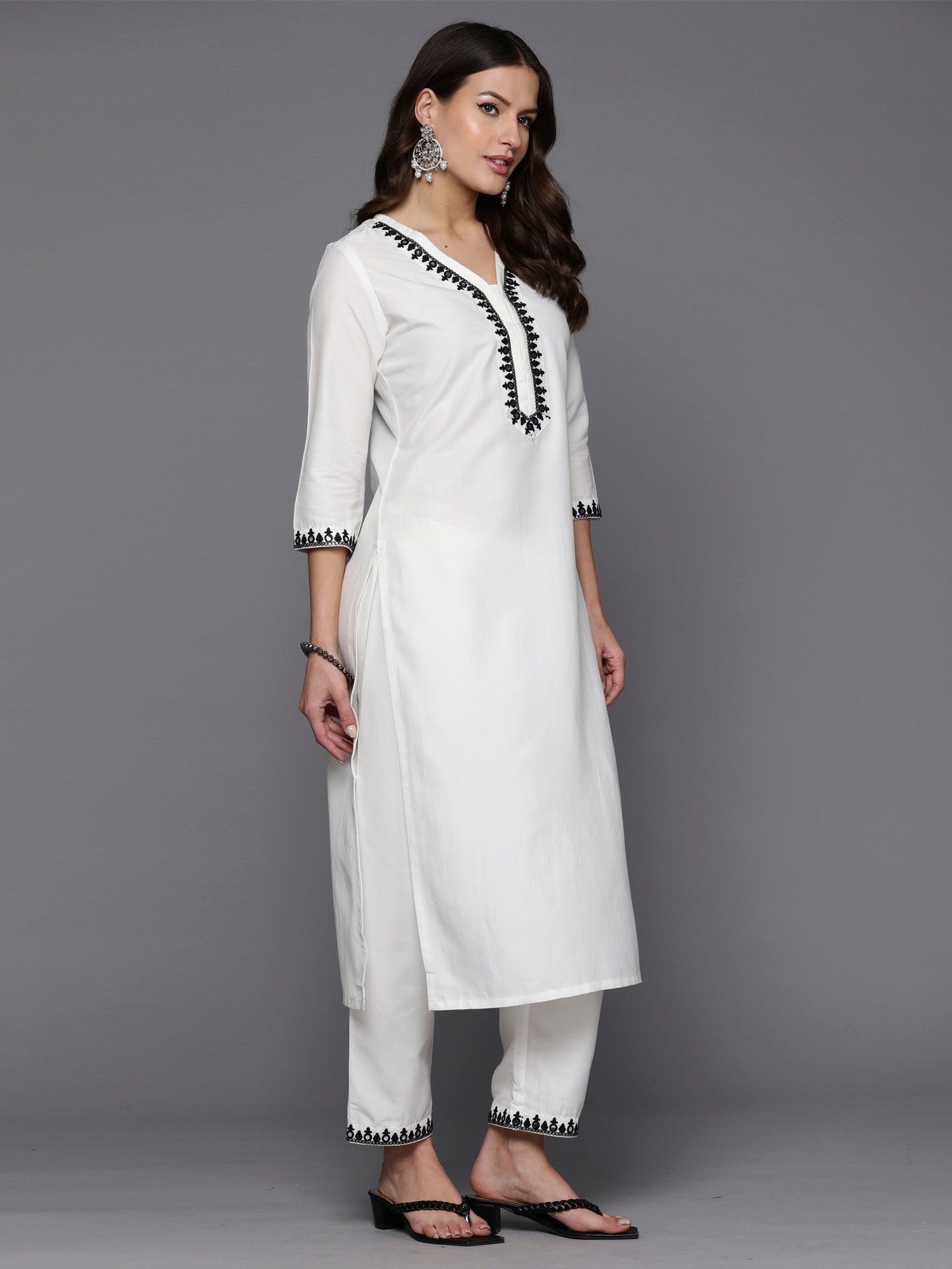 Women's White Silk Blend Kurta Set - Taantav