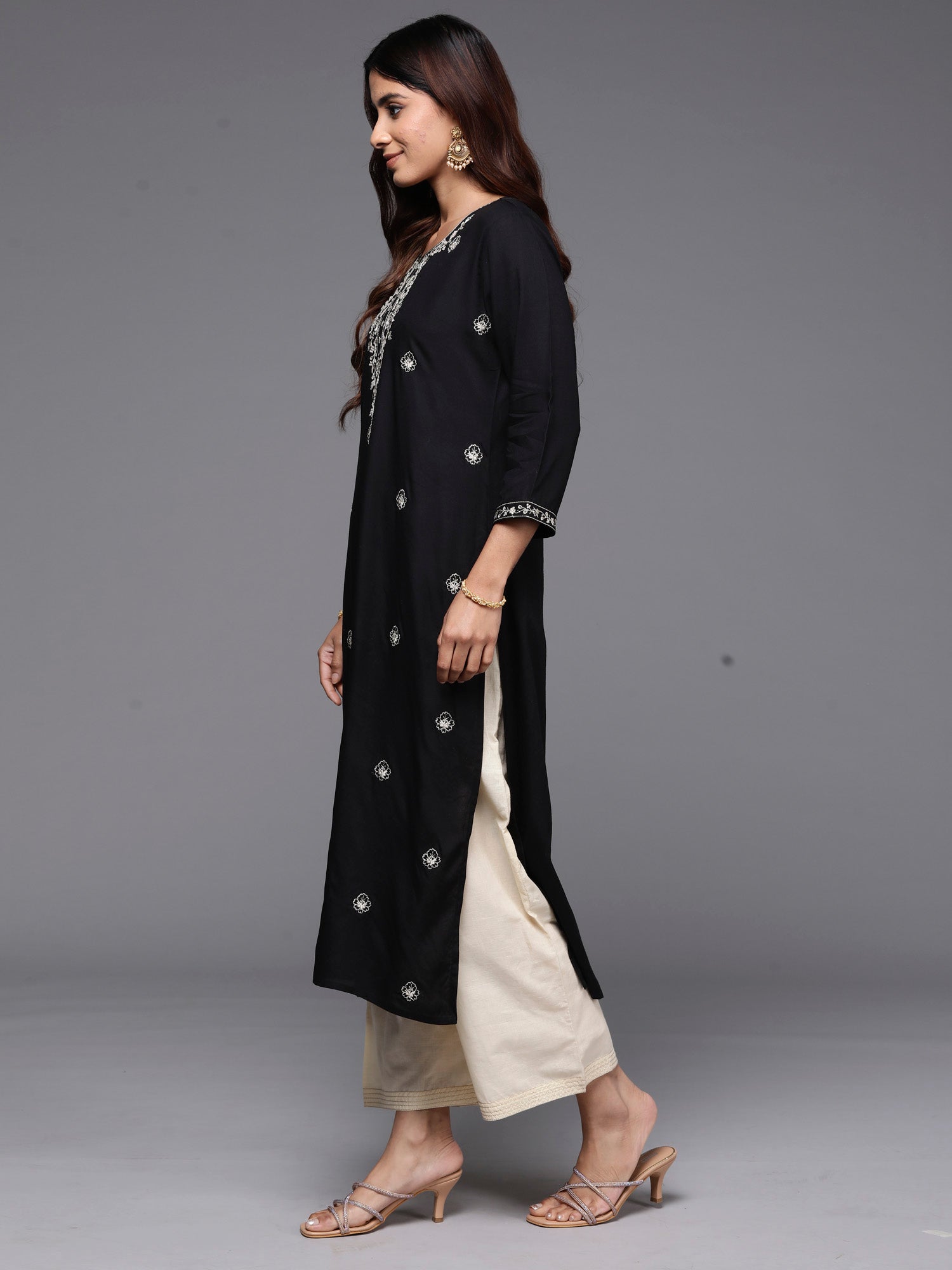 Women's Black Viscose Rayon Kurta - Taantav