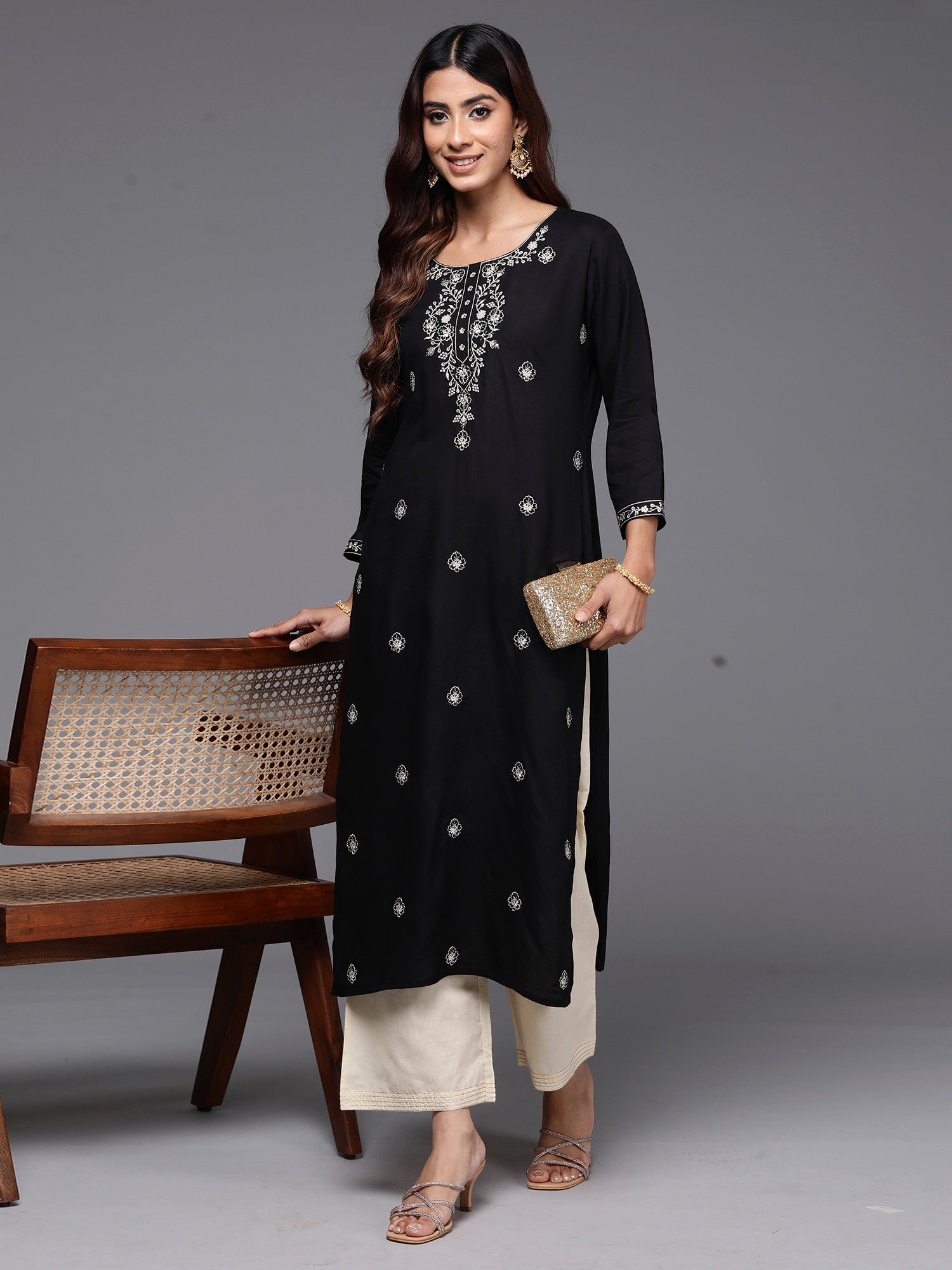 Women's Black Viscose Rayon Kurta - Taantav