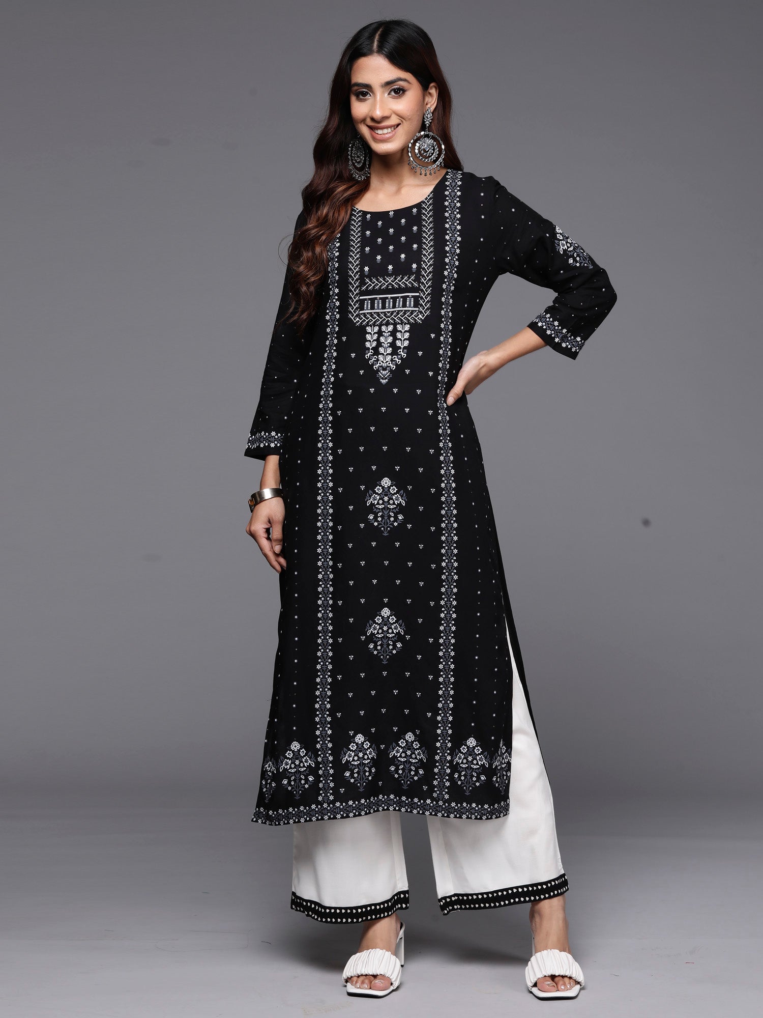 Women's Black Viscose Rayon Kurta - Taantav