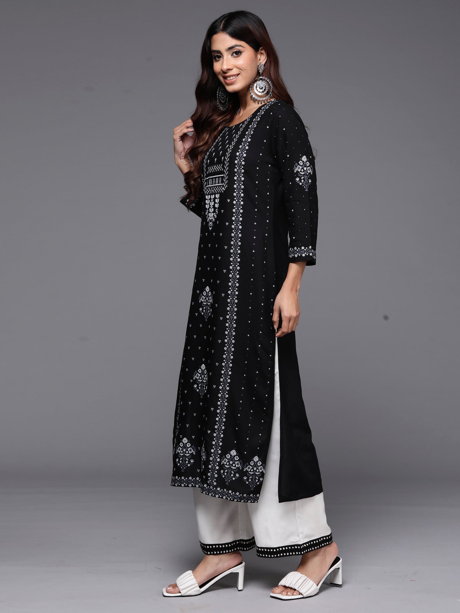 Women's Black Viscose Rayon Kurta - Taantav