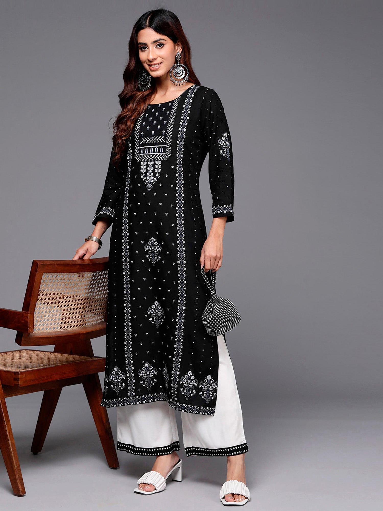 Women's Black Viscose Rayon Kurta - Taantav