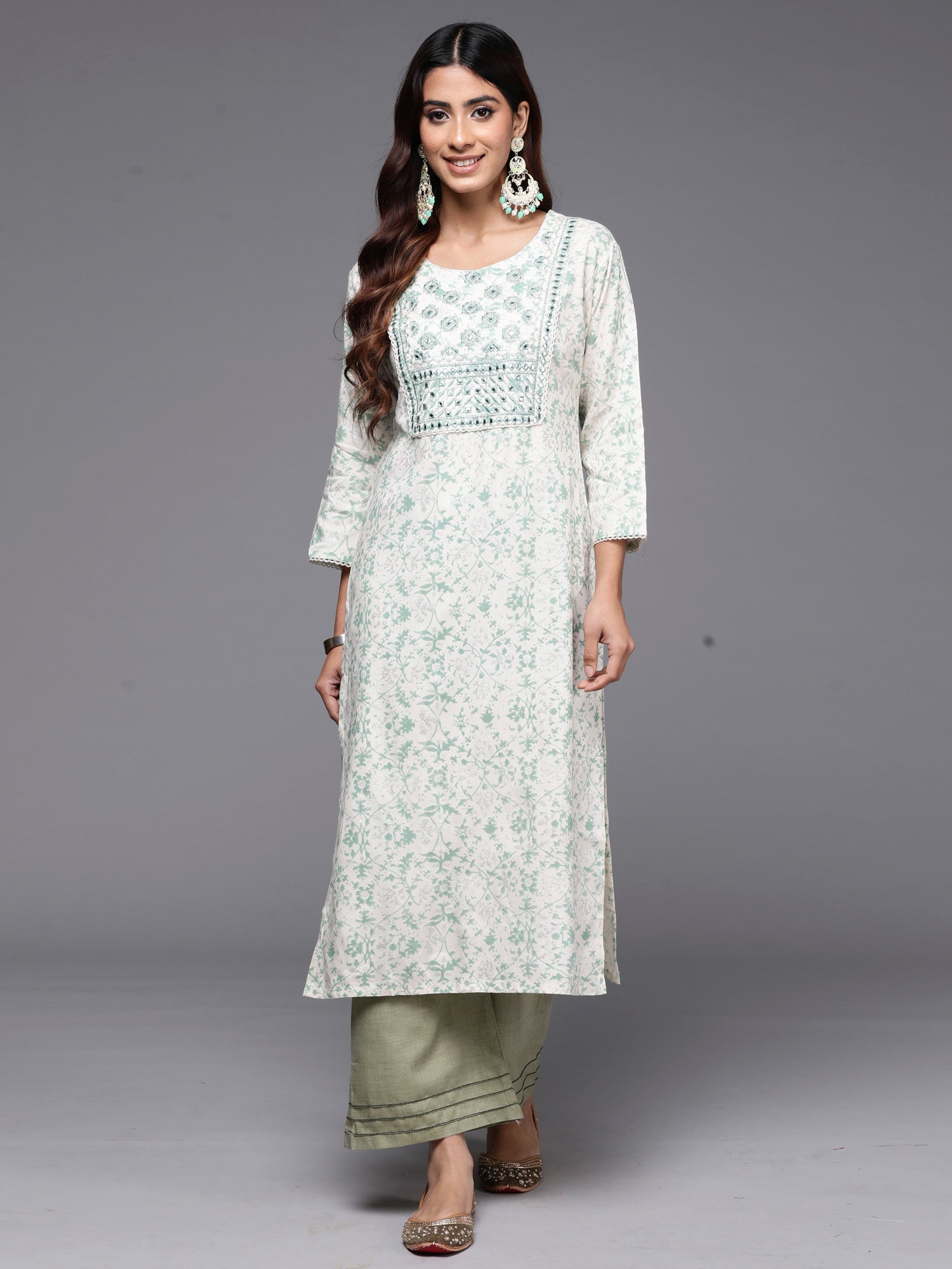 Women's Off White Viscose Rayon Kurta - Taantav