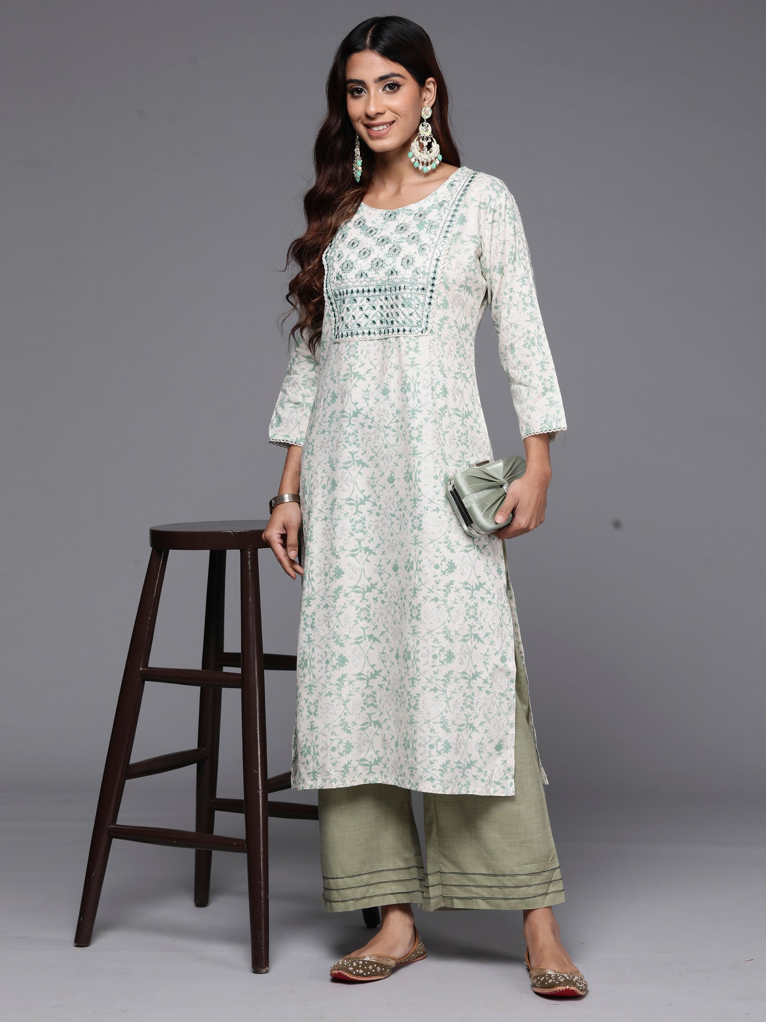 Women's Off White Viscose Rayon Kurta - Taantav