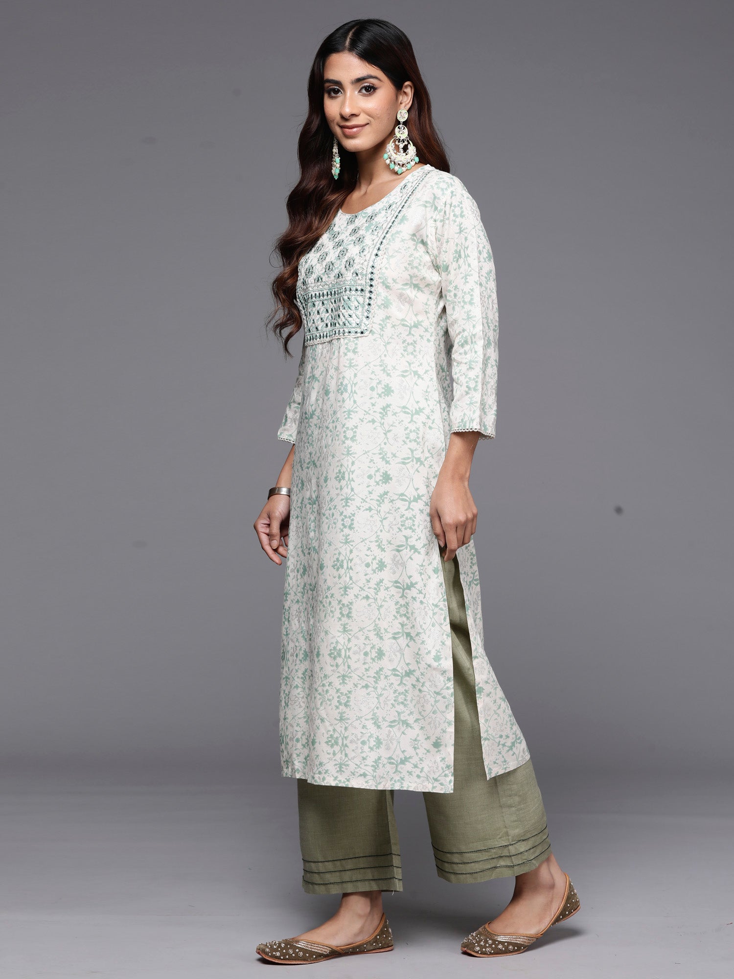 Women's Off White Viscose Rayon Kurta - Taantav