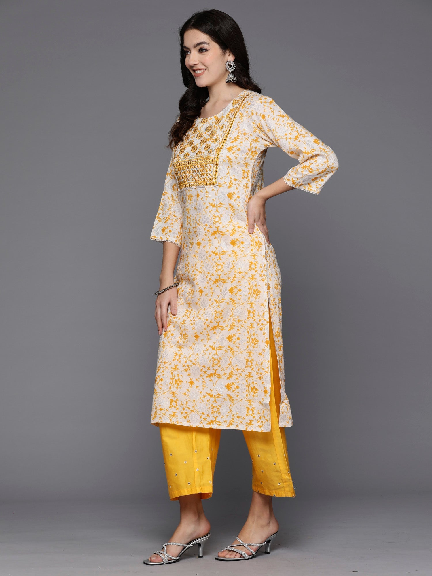 Women's Off White Viscose Rayon Kurta - Taantav