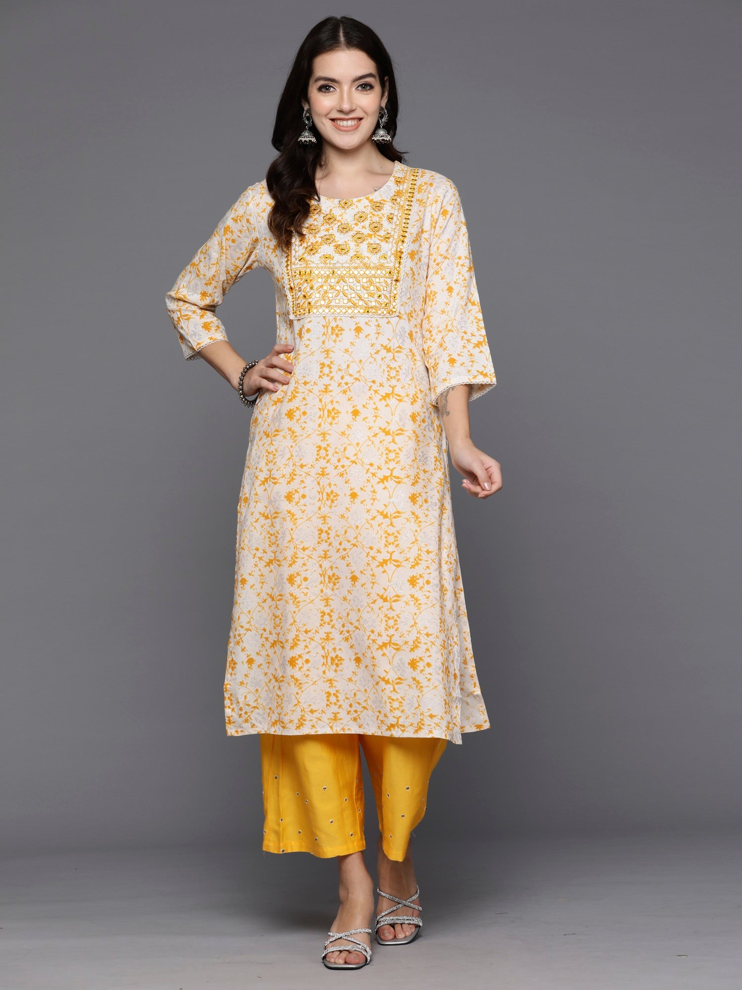 Women's Off White Viscose Rayon Kurta - Taantav