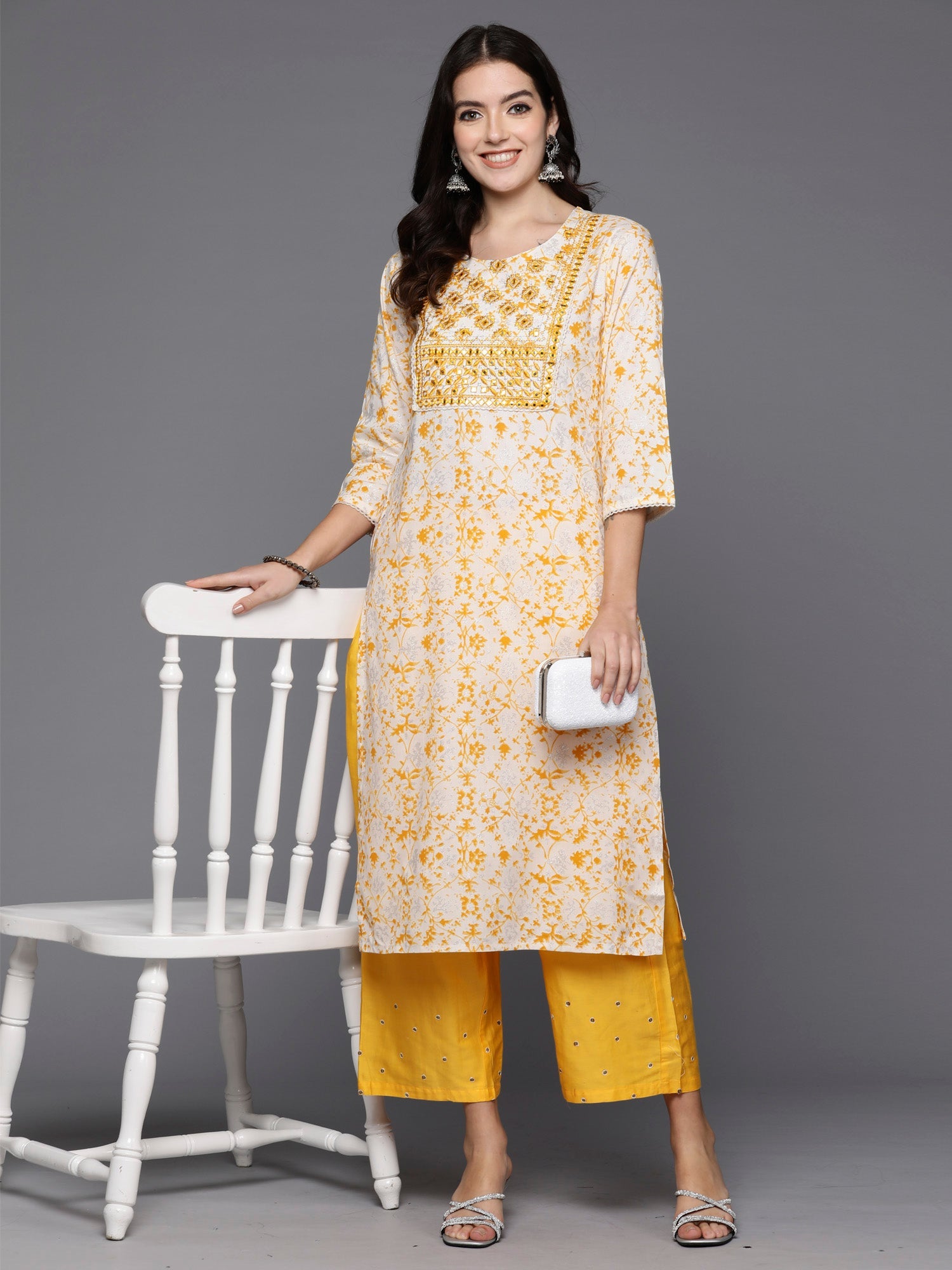 Women's Off White Viscose Rayon Kurta - Taantav