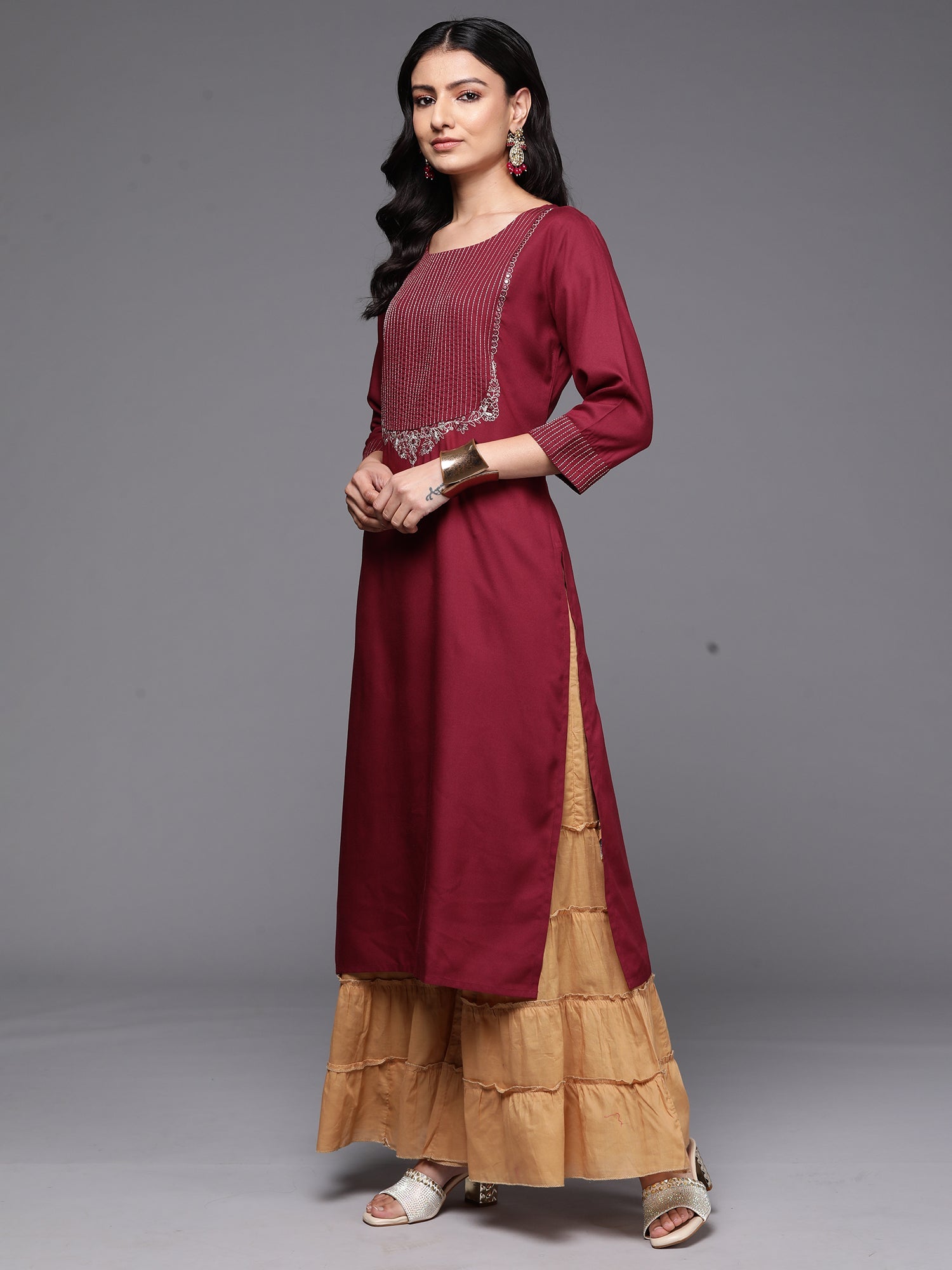 Women's Burgundy Viscose Rayon Kurta - Taantav