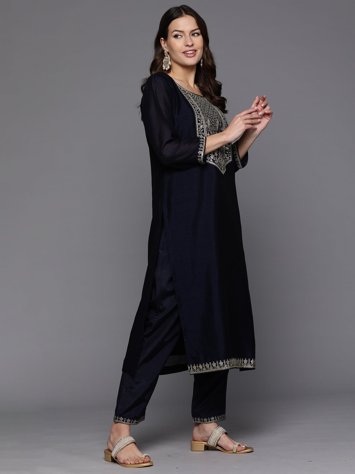 Women's Navy Blue Silk Blend Kurta Set - Taantav