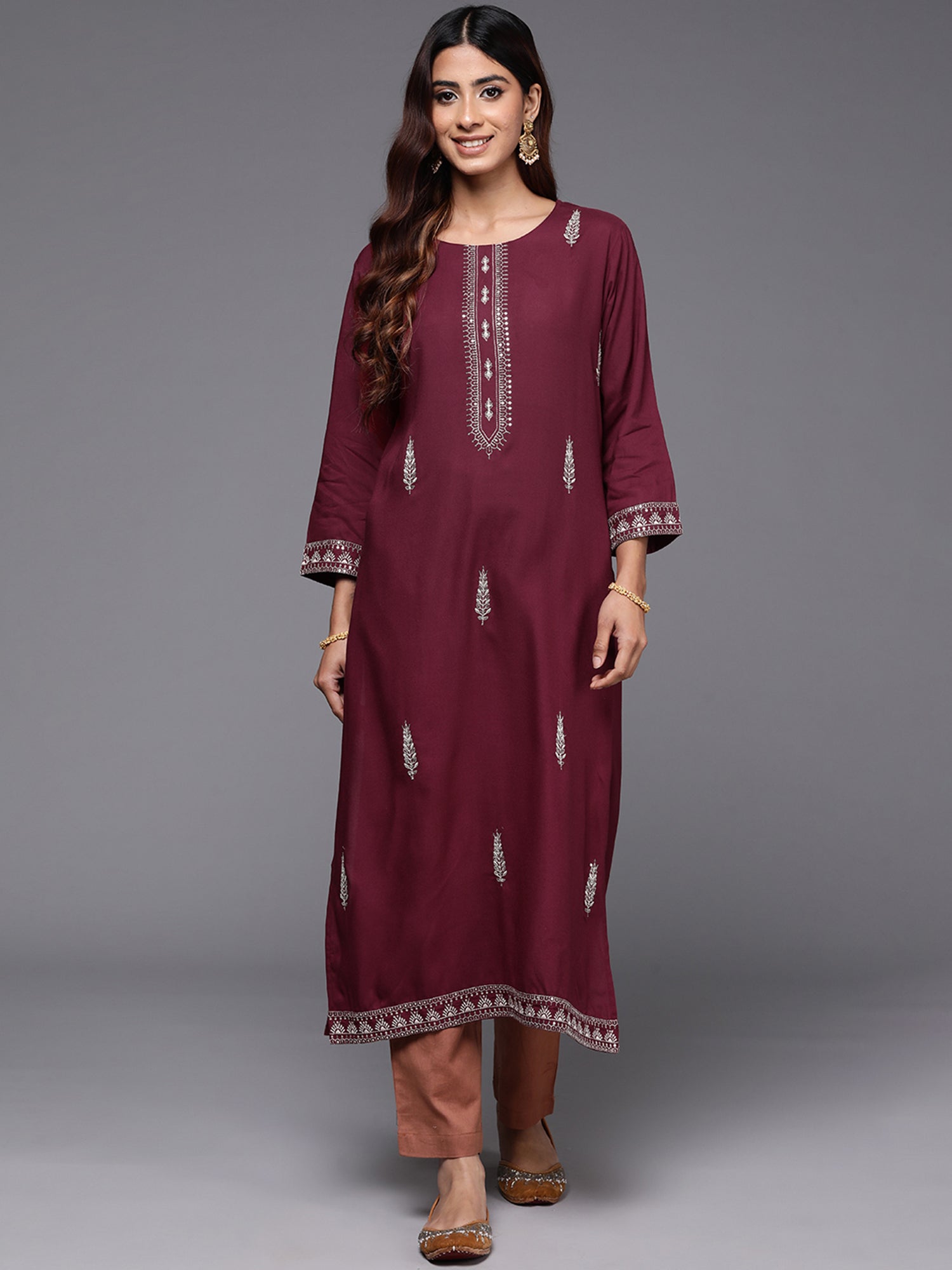 Women's Maroon Viscose Rayon Kurta - Taantav