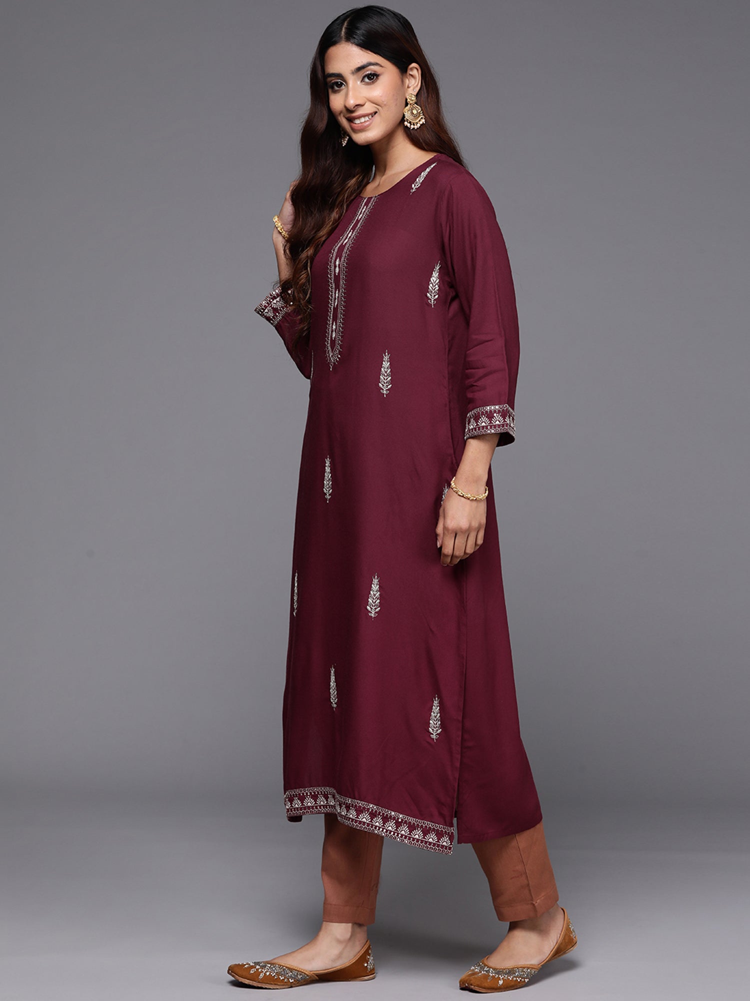 Women's Maroon Viscose Rayon Kurta - Taantav