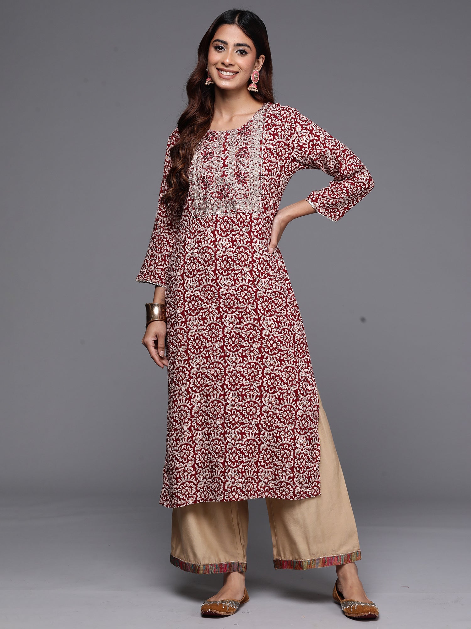 Women's Maroon Viscose Rayon Kurta - Taantav