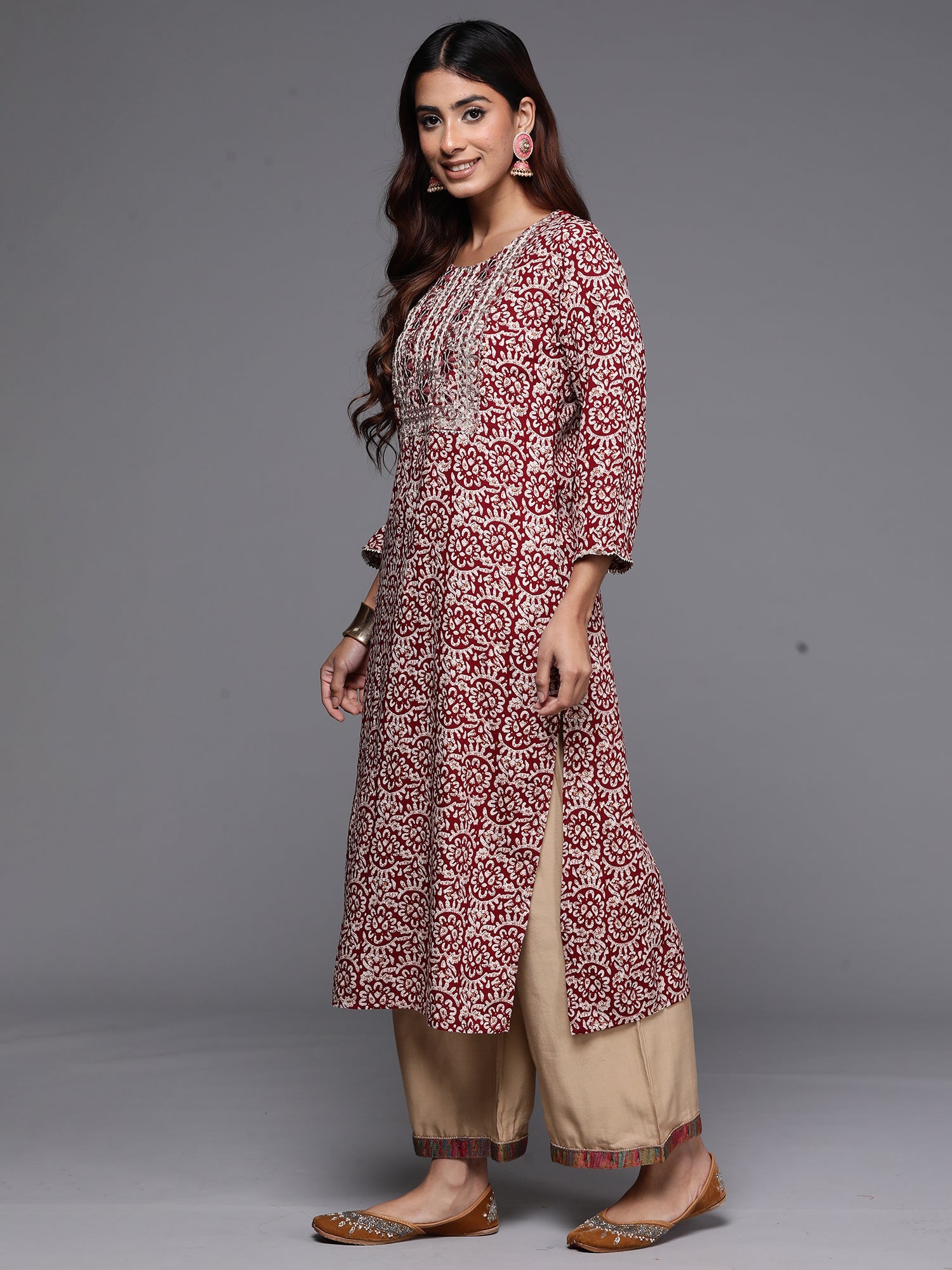 Women's Maroon Viscose Rayon Kurta - Taantav