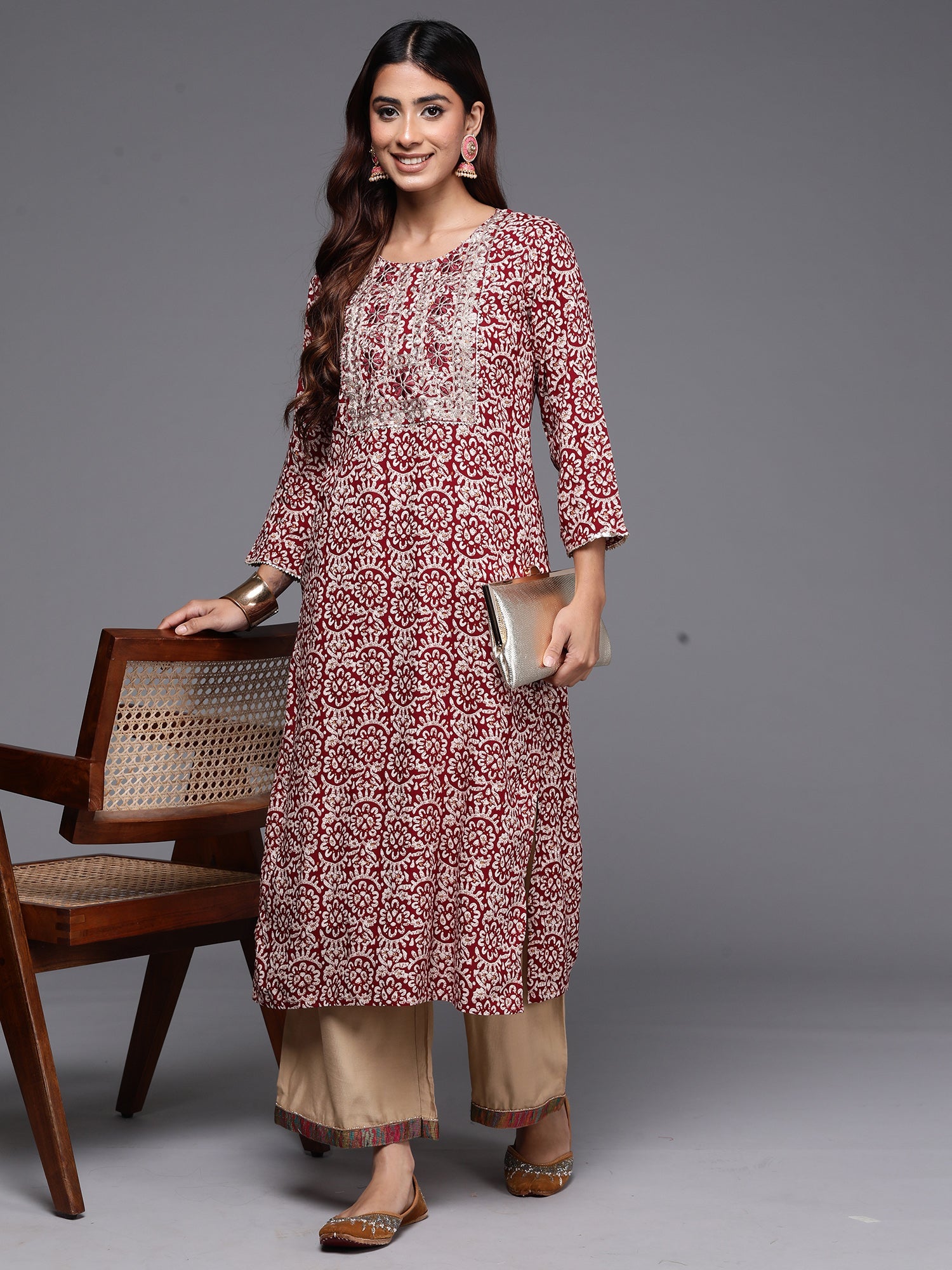 Women's Maroon Viscose Rayon Kurta - Taantav