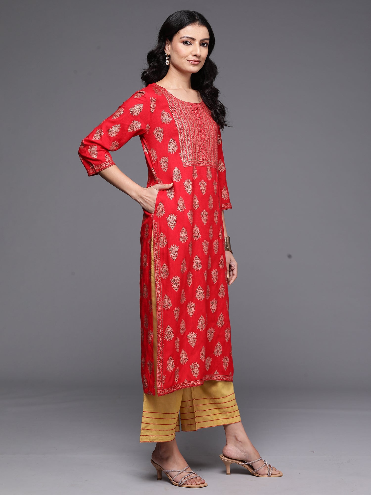 Women's Red Viscose Rayon Kurta - Taantav