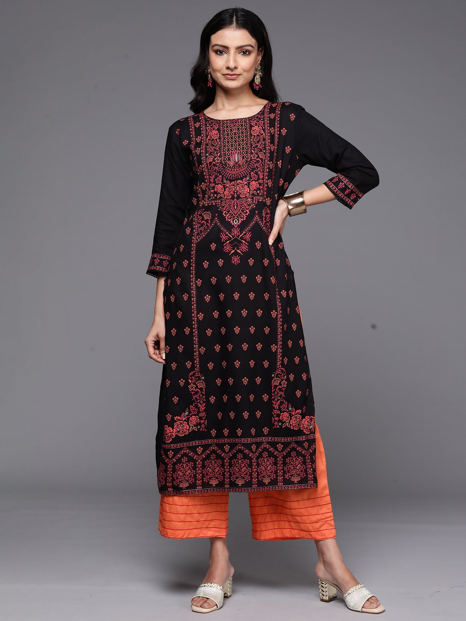 Women's Black Viscose Rayon Kurta - Taantav