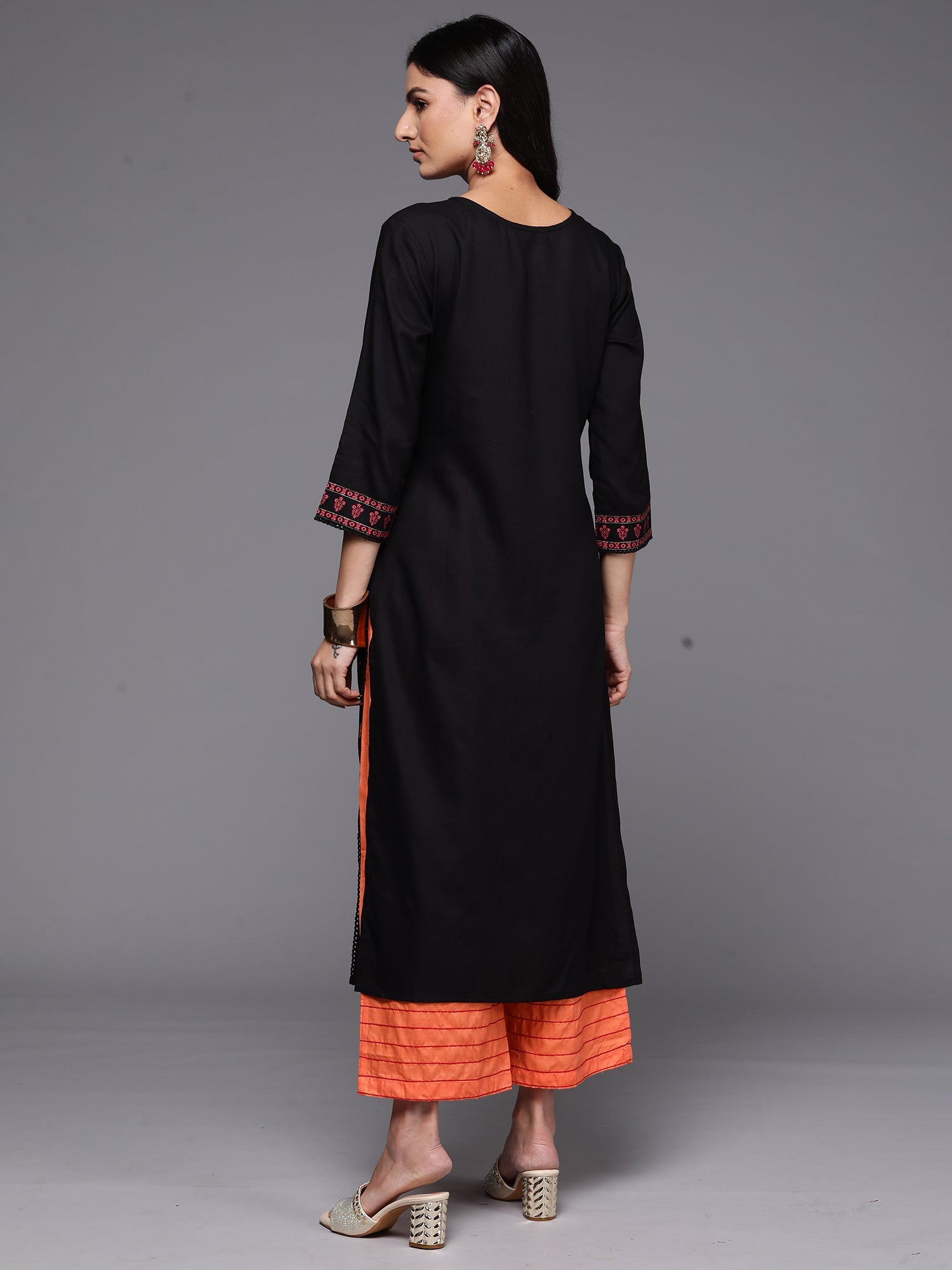 Women's Black Viscose Rayon Kurta - Taantav