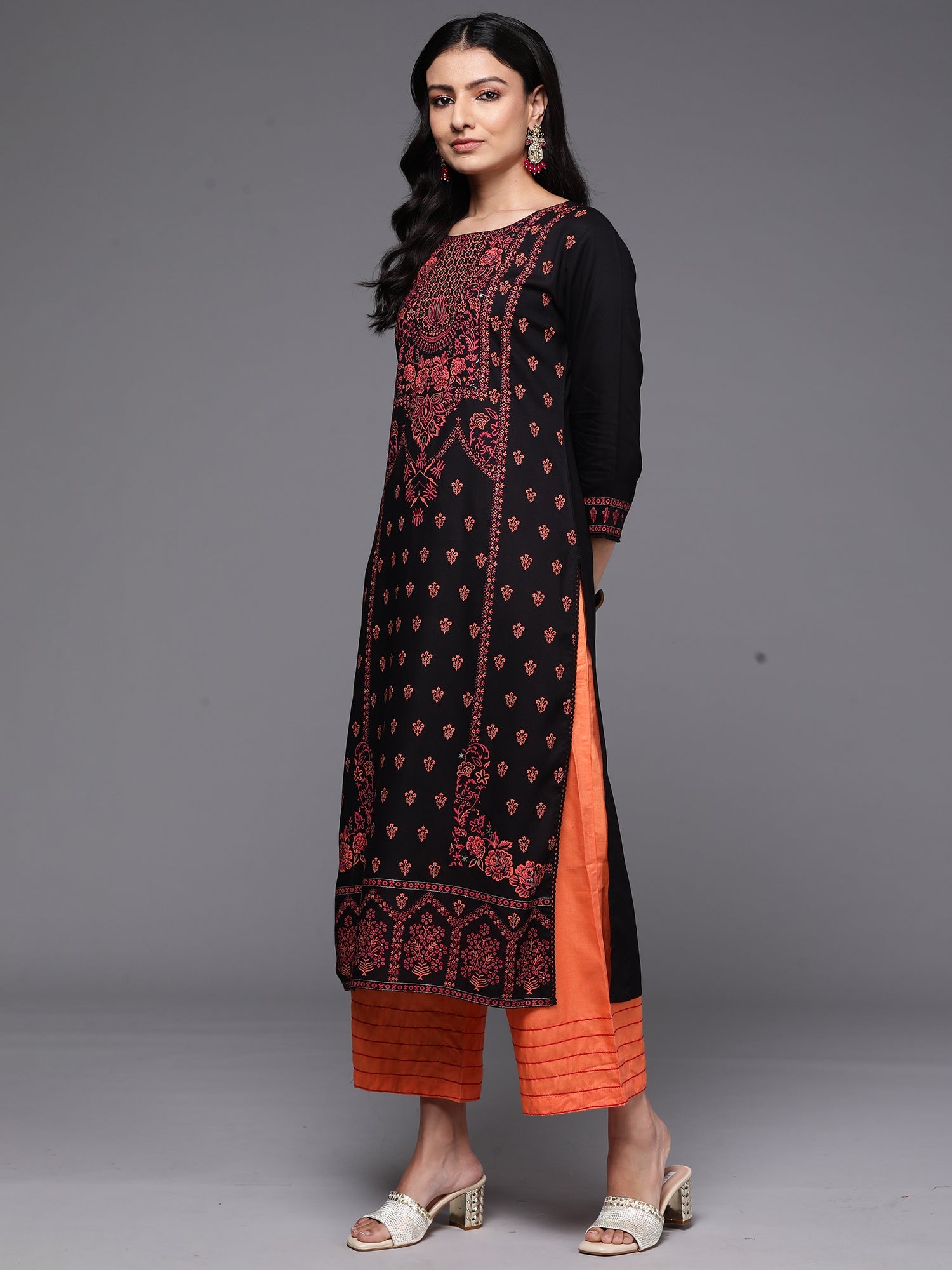 Women's Black Viscose Rayon Kurta - Taantav