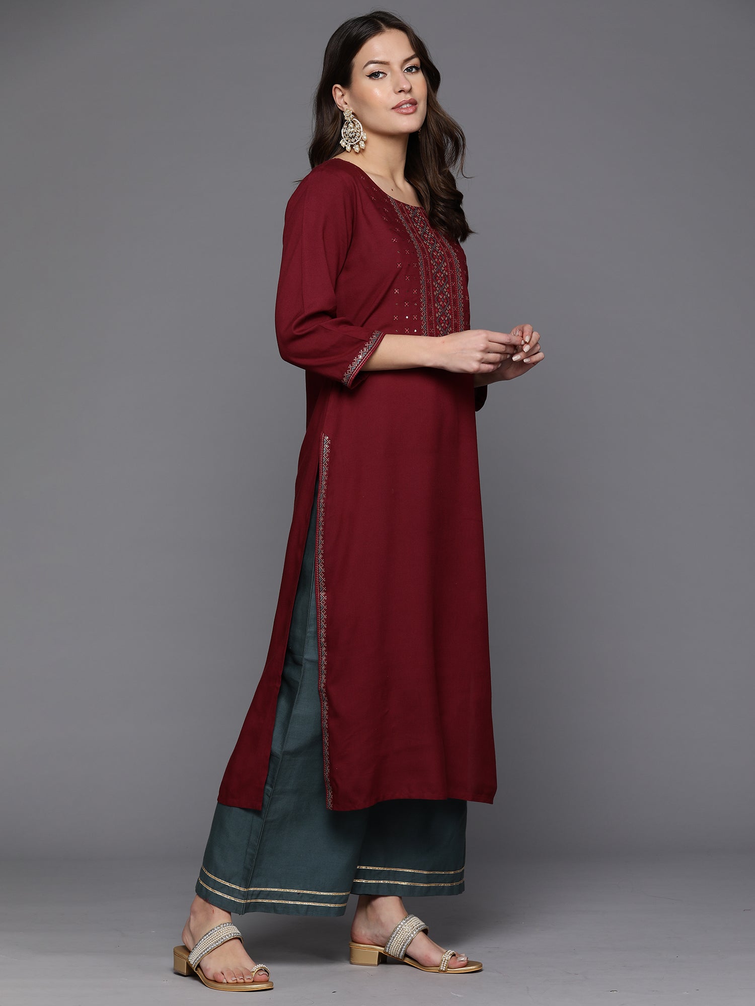 Women's Maroon Viscose Rayon Kurta - Taantav