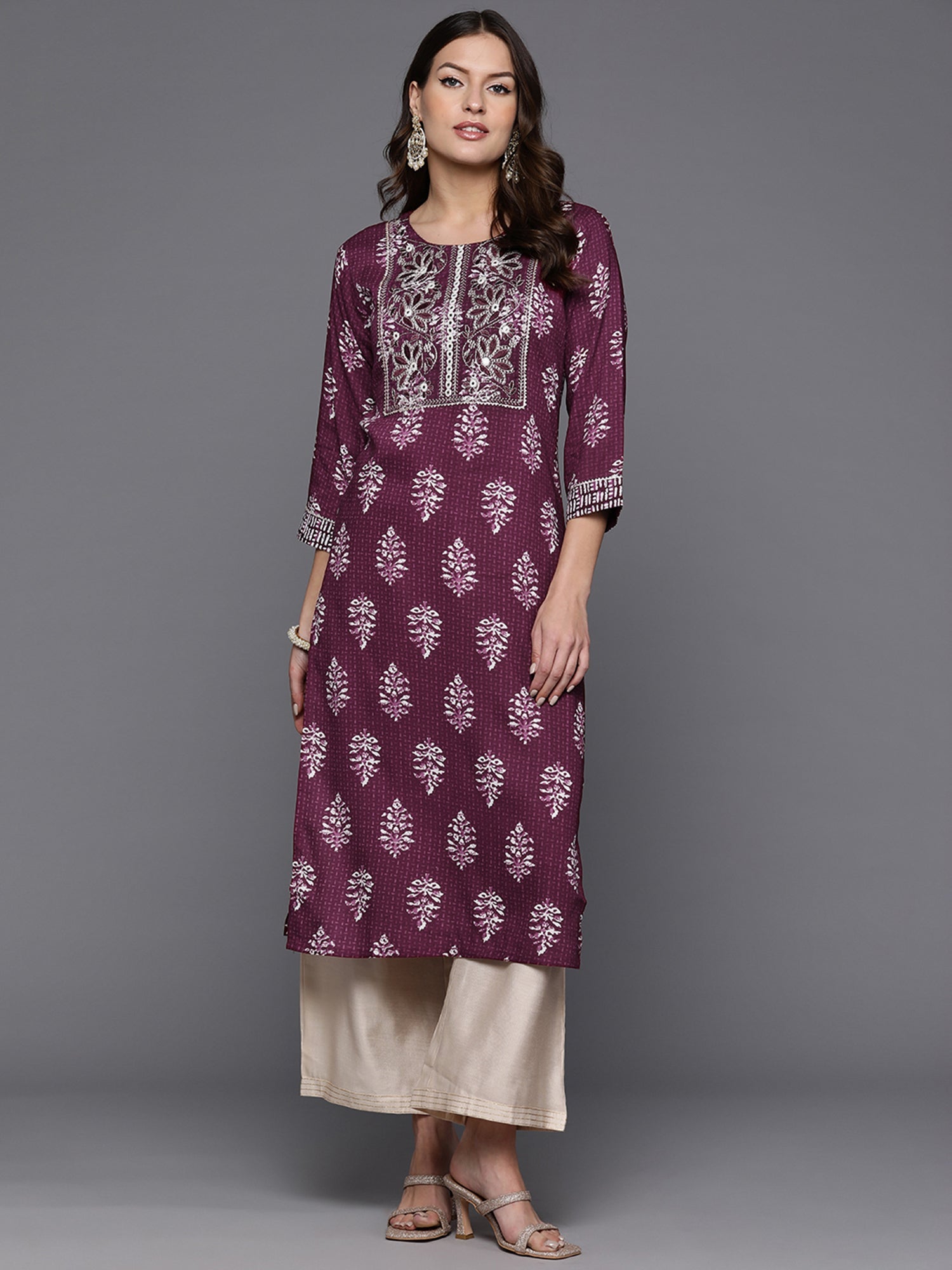 Women's Burgundy Viscose Rayon Kurta - Taantav