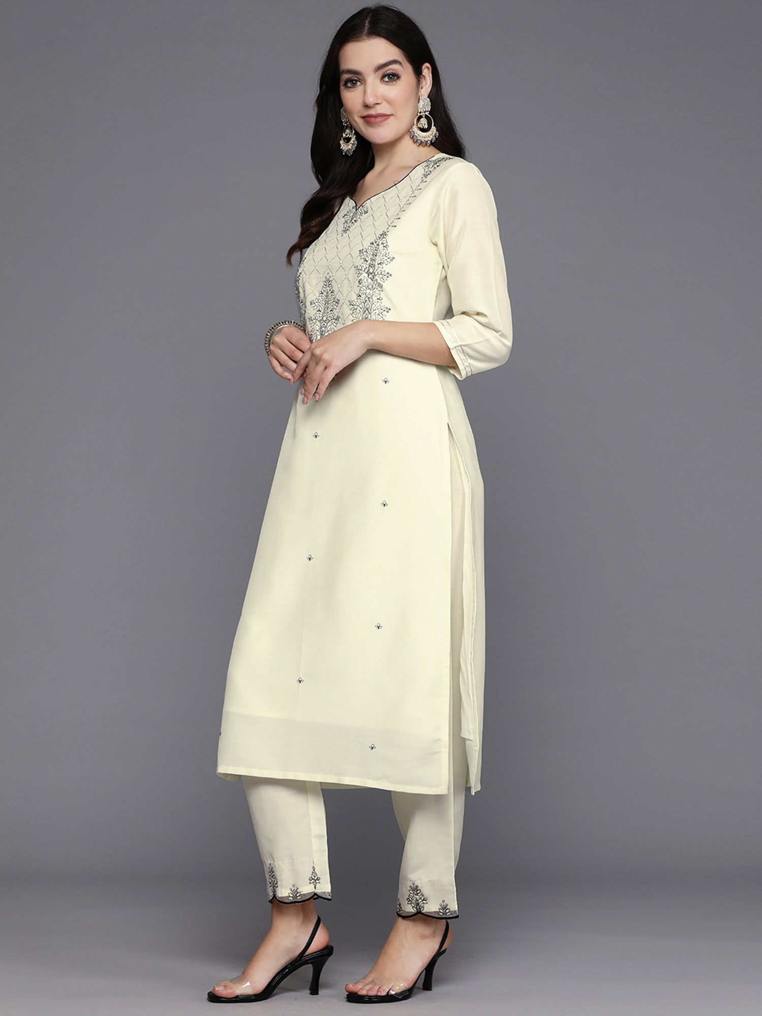 Women's Off White Silk Blend Kurta Set - Taantav