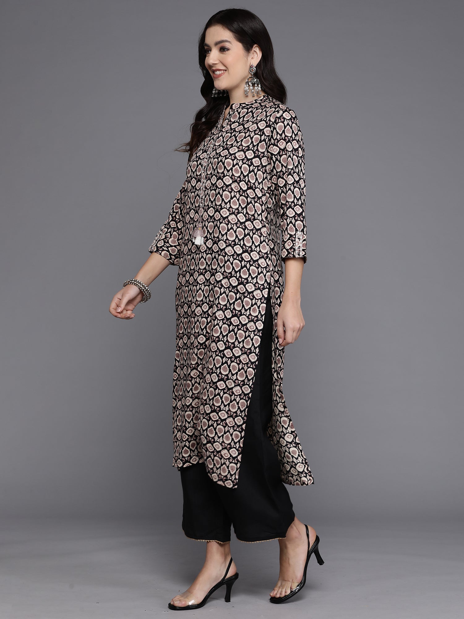 Women's Black Viscose Rayon Kurta - Taantav