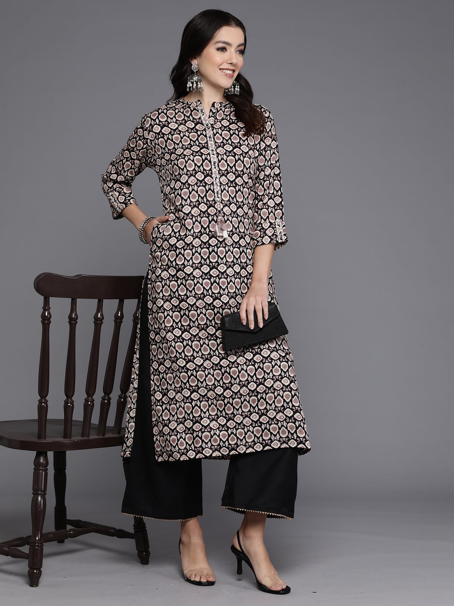 Women's Black Viscose Rayon Kurta - Taantav