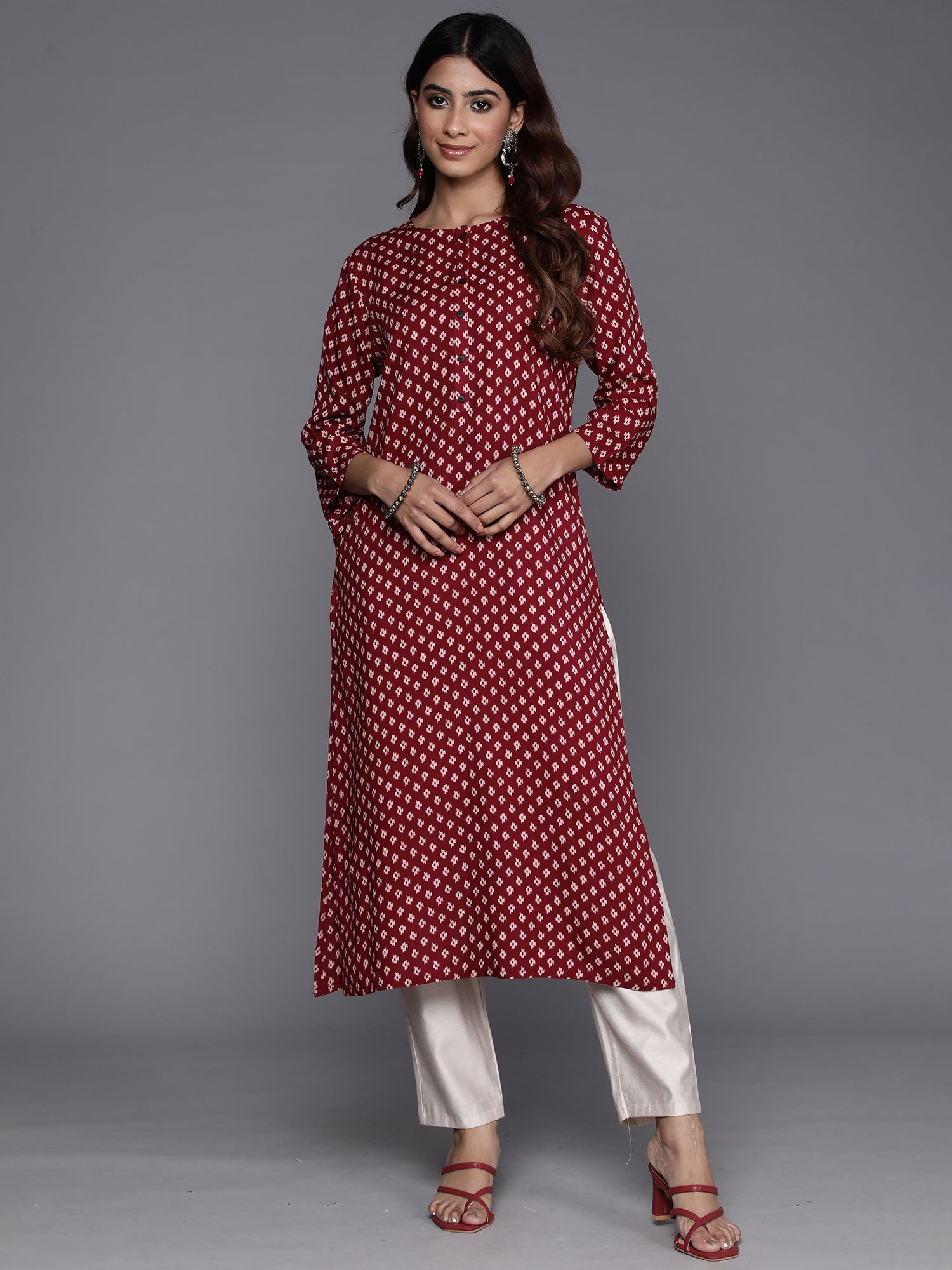 Women's Maroon Viscose Rayon Kurta - Taantav