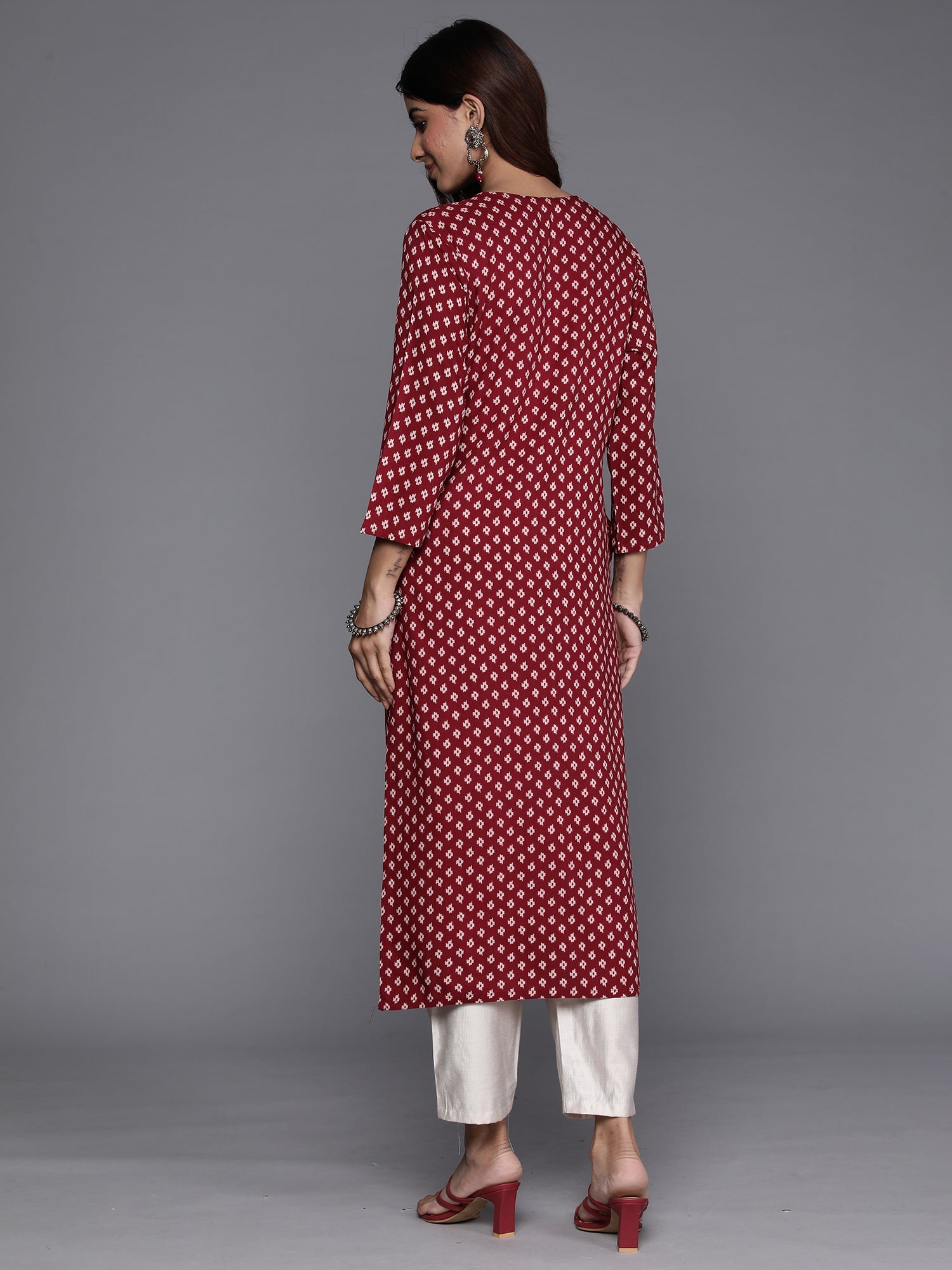 Women's Maroon Viscose Rayon Kurta - Taantav