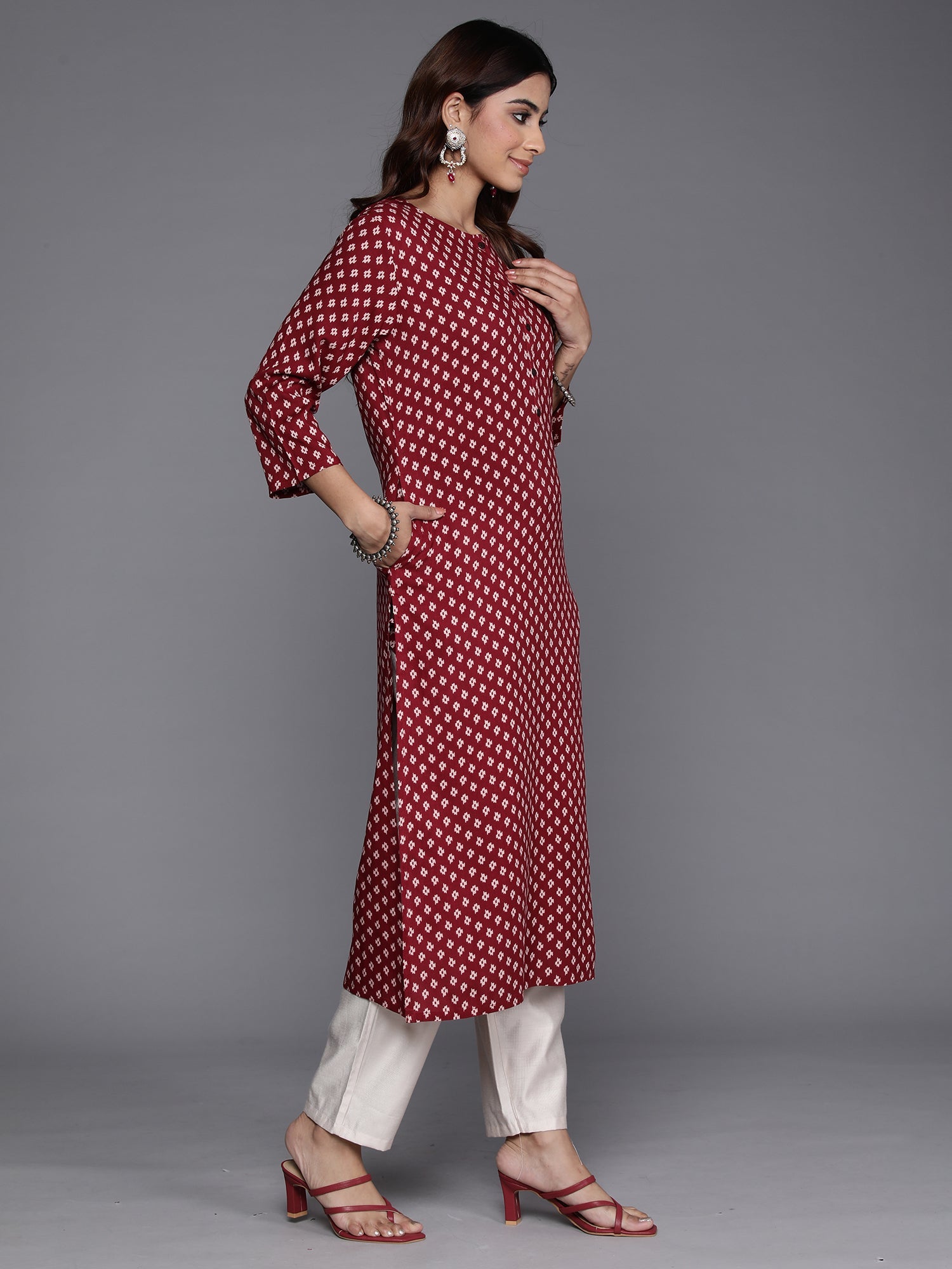 Women's Maroon Viscose Rayon Kurta - Taantav