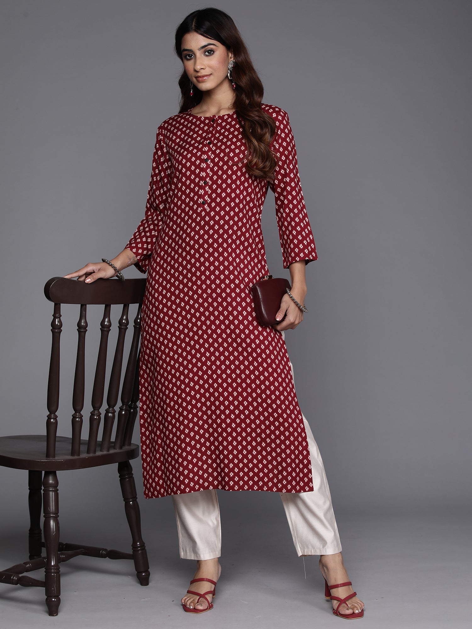 Women's Maroon Viscose Rayon Kurta - Taantav