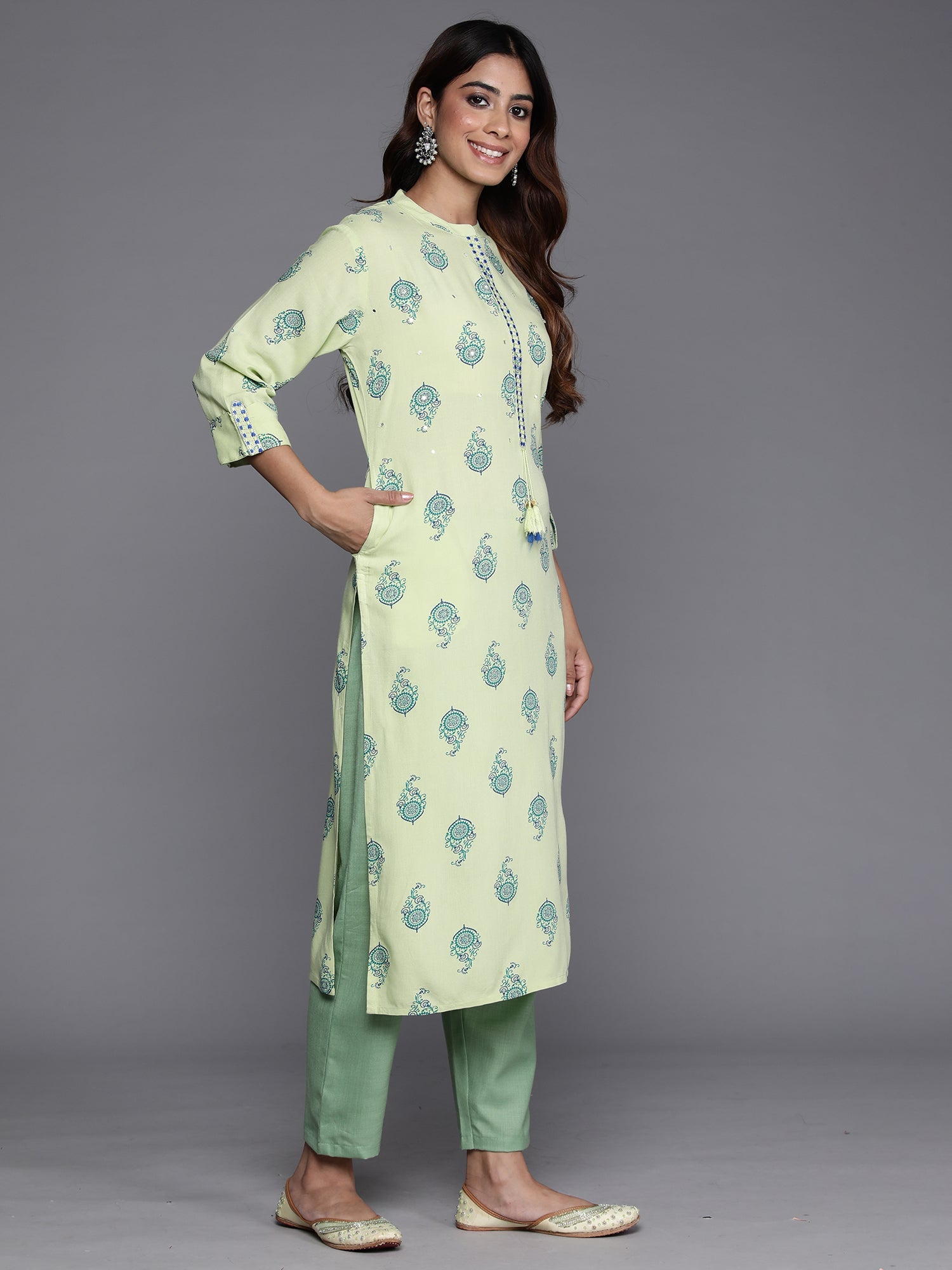 Women's Green Viscose Rayon Kurta - Taantav