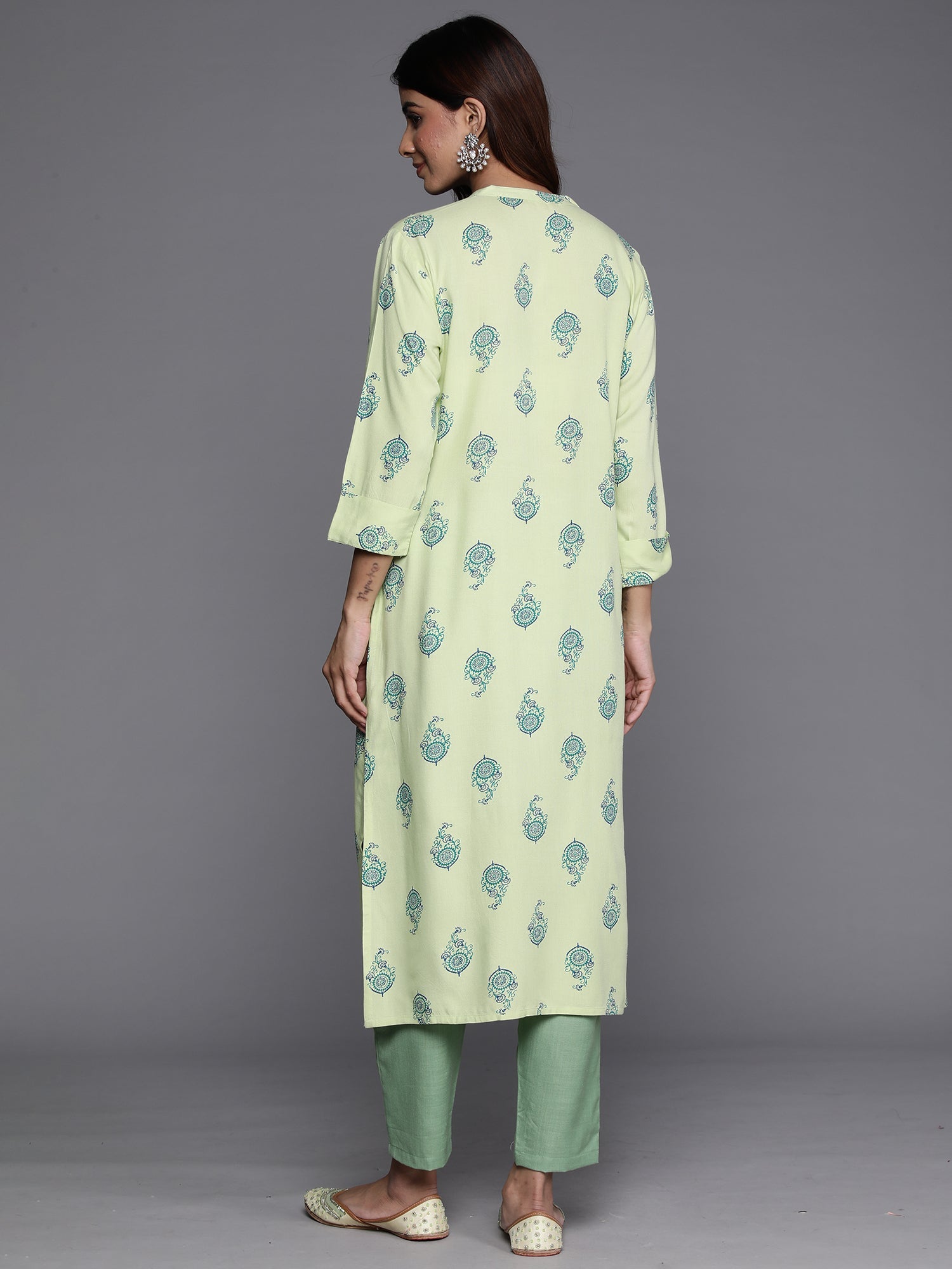 Women's Green Viscose Rayon Kurta - Taantav