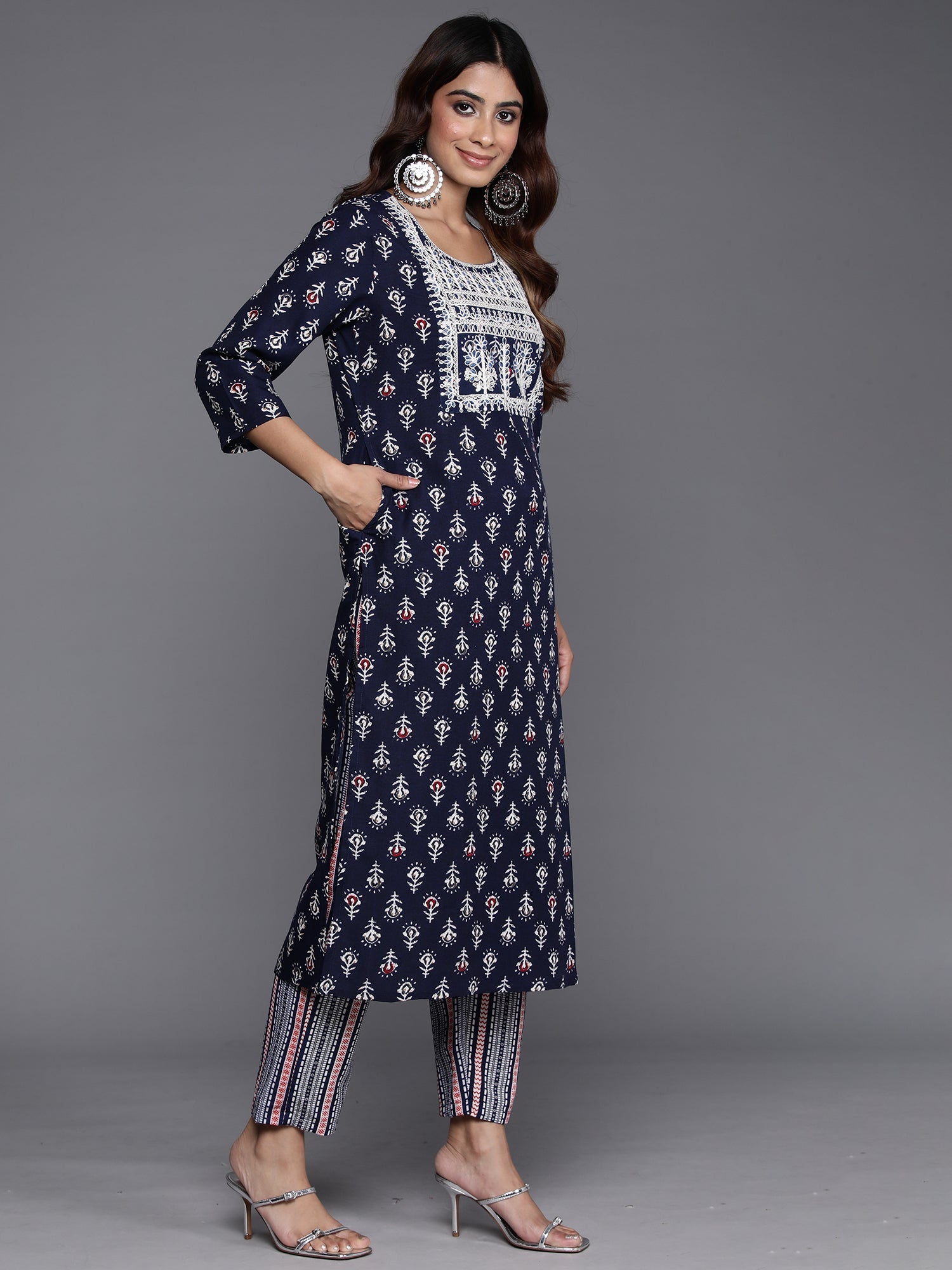 Women's Navy Blue Cotton Blend Kurta Set - Taantav