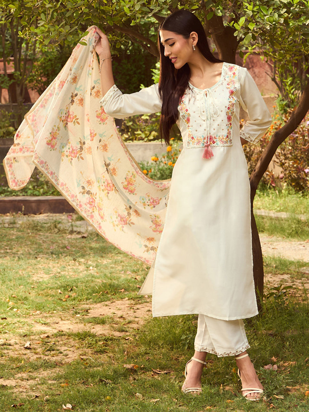 Women's White Silk Blend Kurta Set - Taantav