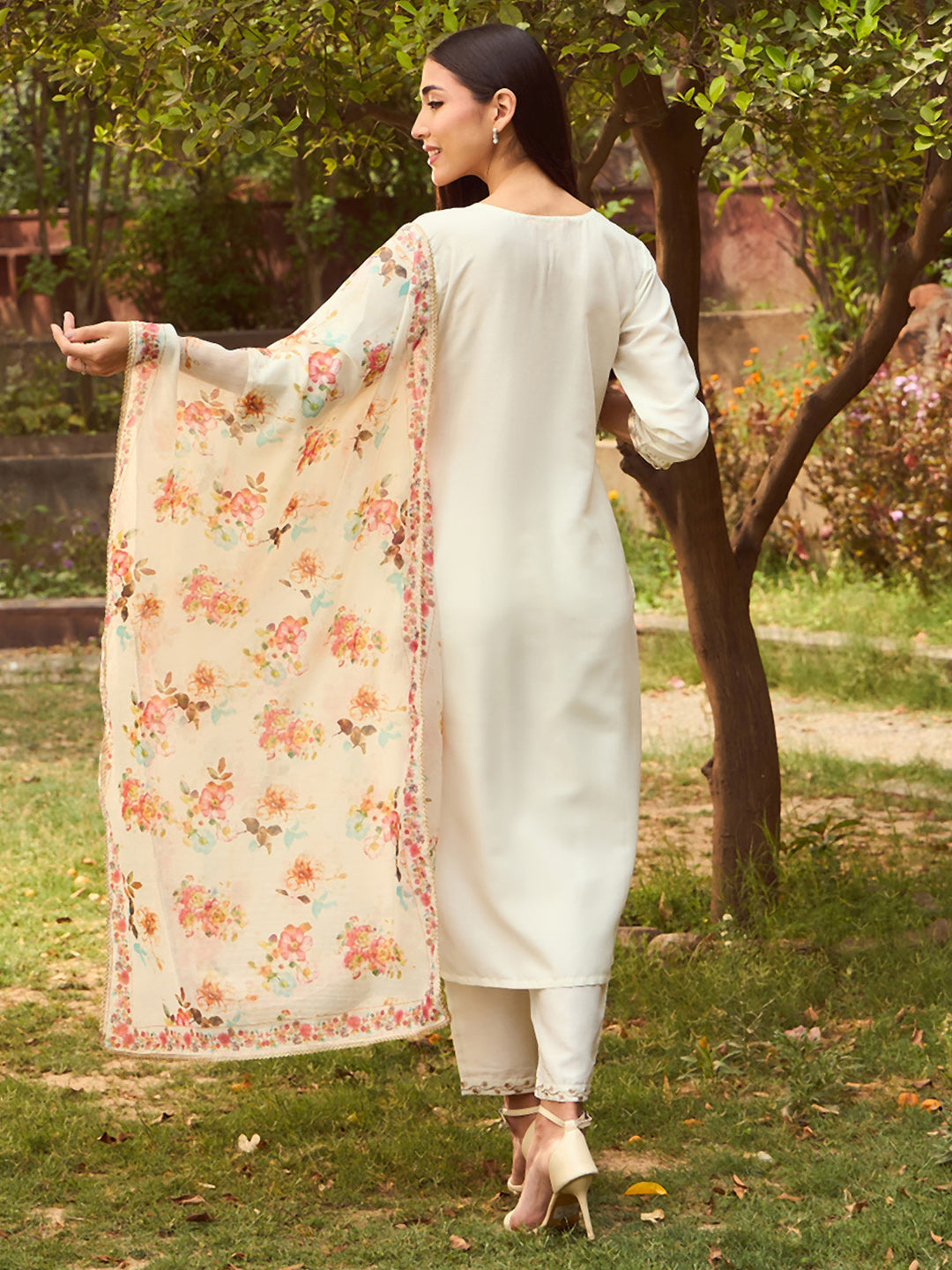 Women's White Silk Blend Kurta Set - Taantav