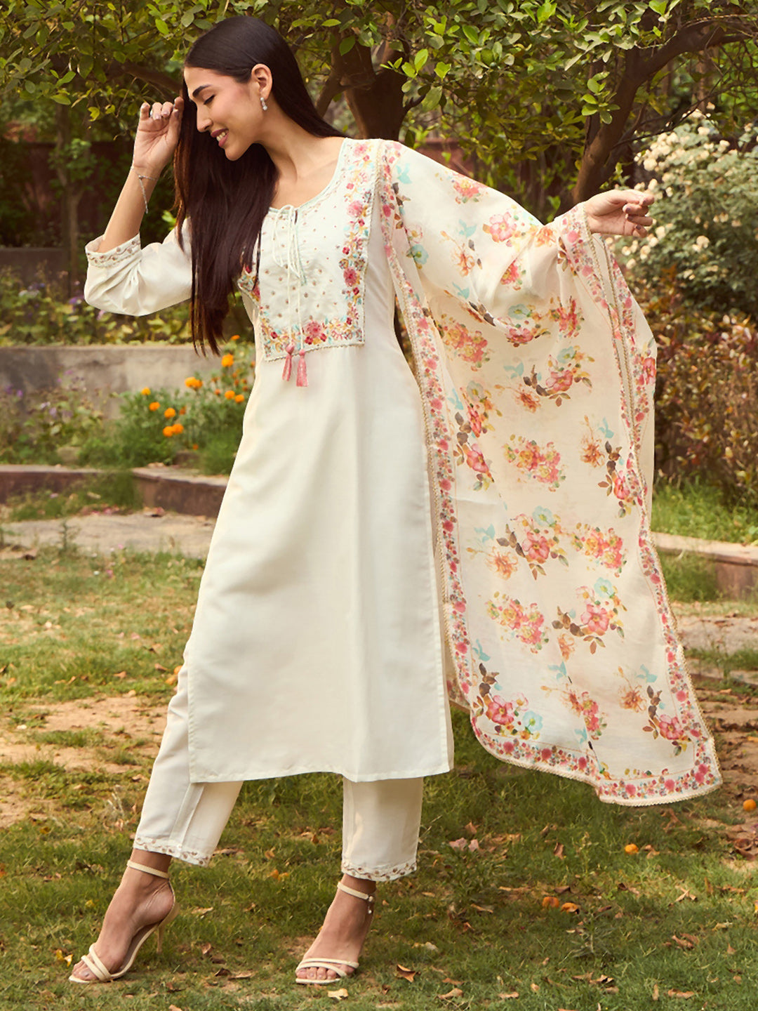 Women's White Silk Blend Kurta Set - Taantav