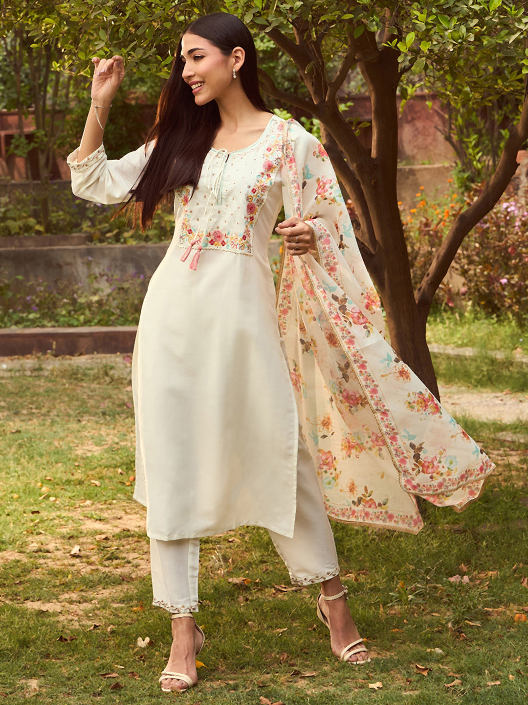 Women's White Silk Blend Kurta Set - Taantav