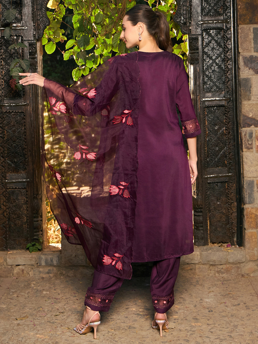 Women's Burgundy Silk Blend Kurta Set - Taantav